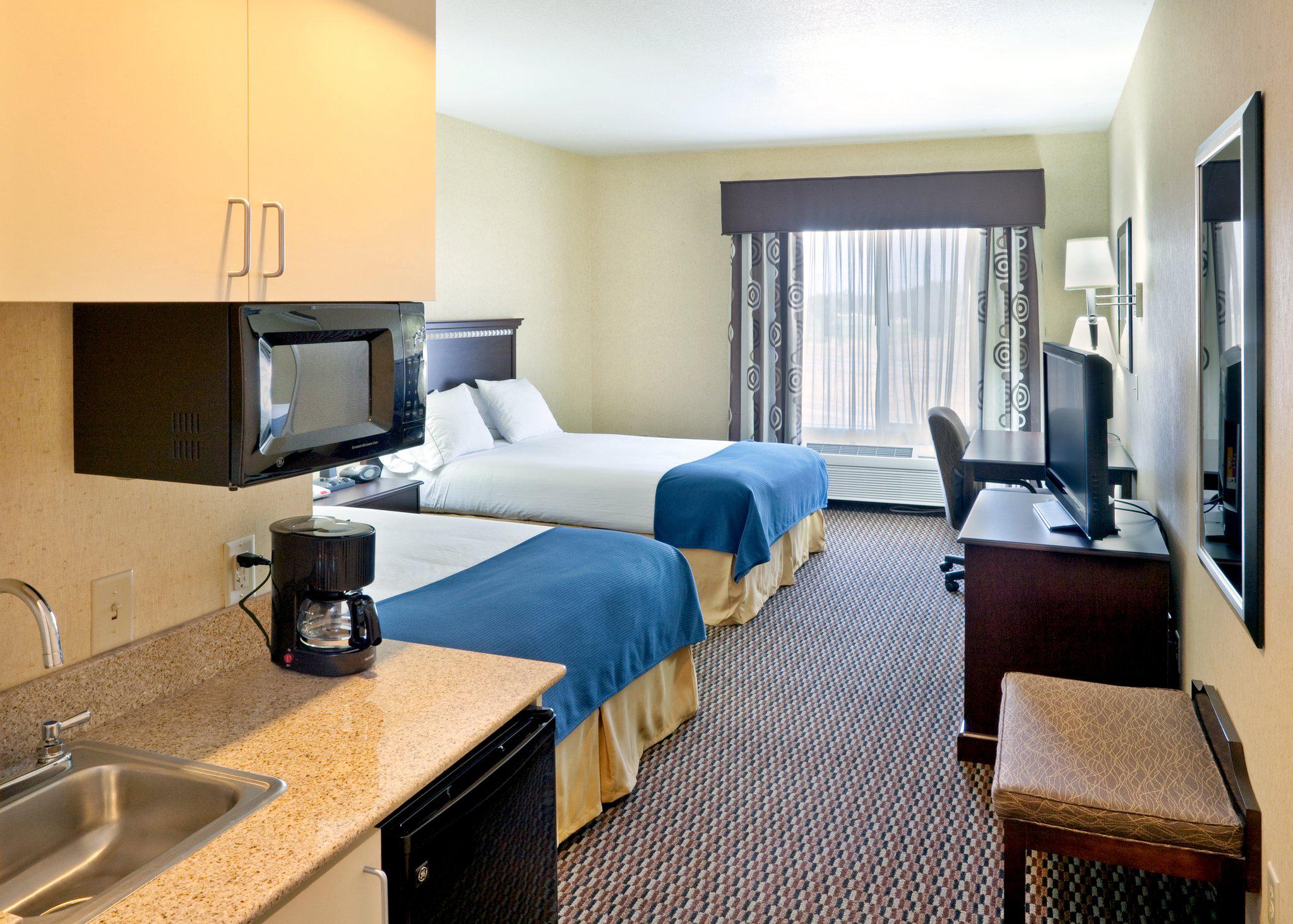 Holiday Inn Express & Suites Nampa - Idaho Center Photo