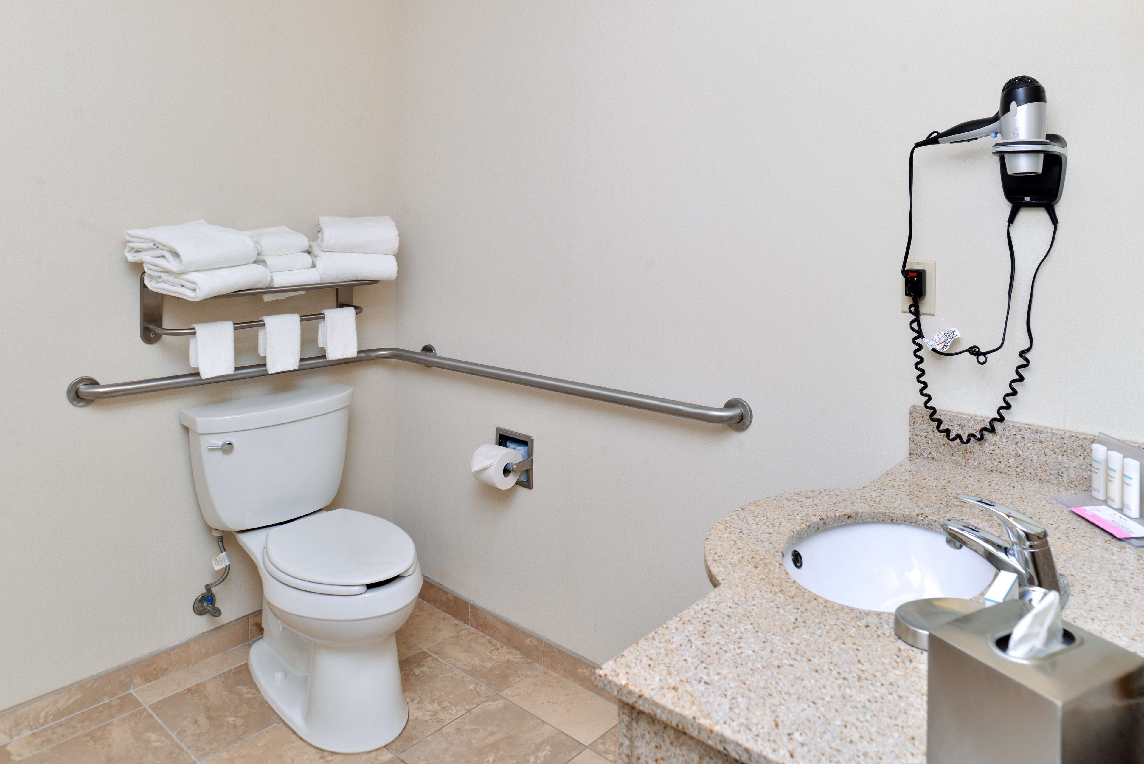 Guest room bath