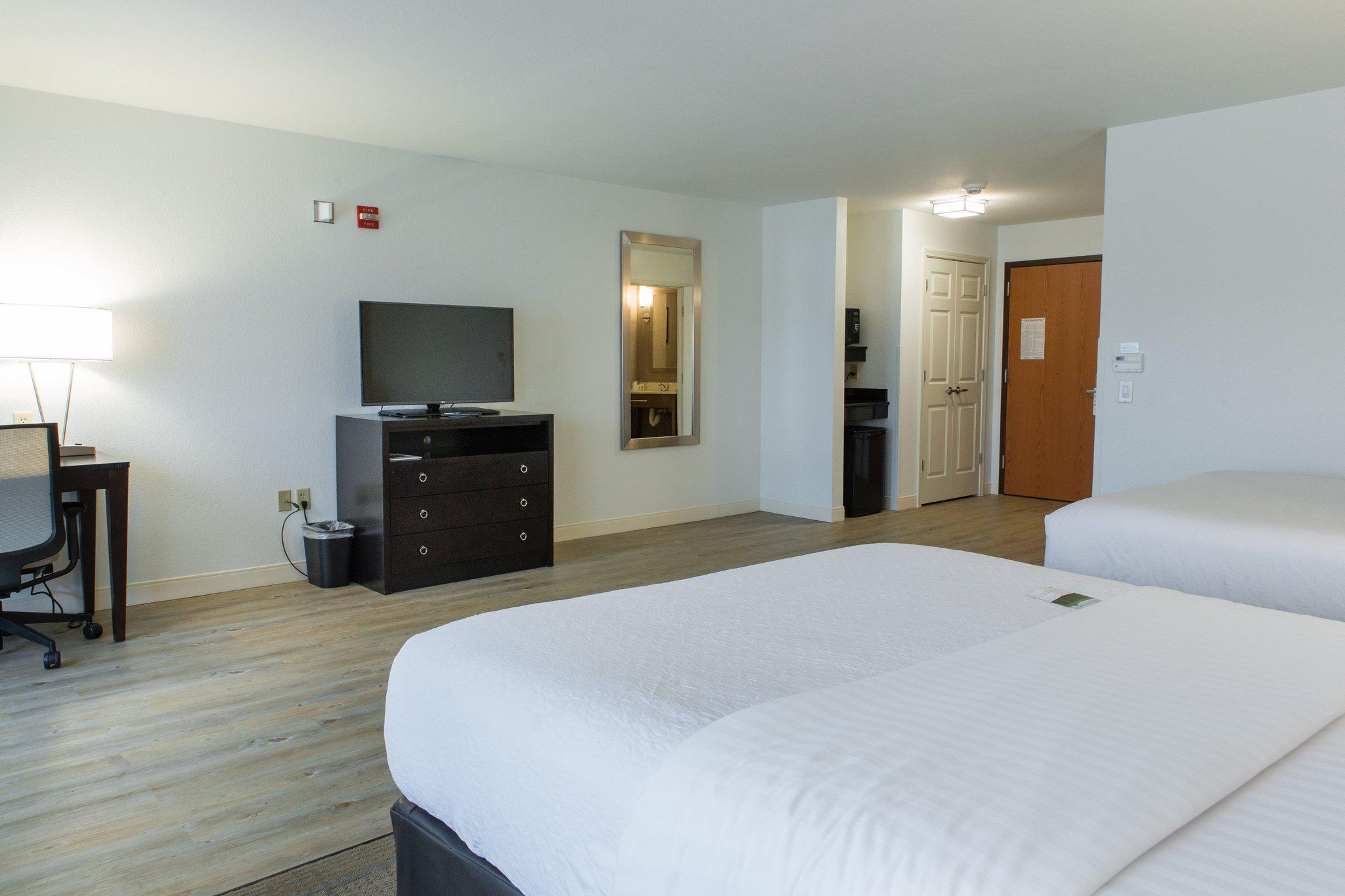 Holiday Inn & Suites Bloomington-Airport Photo