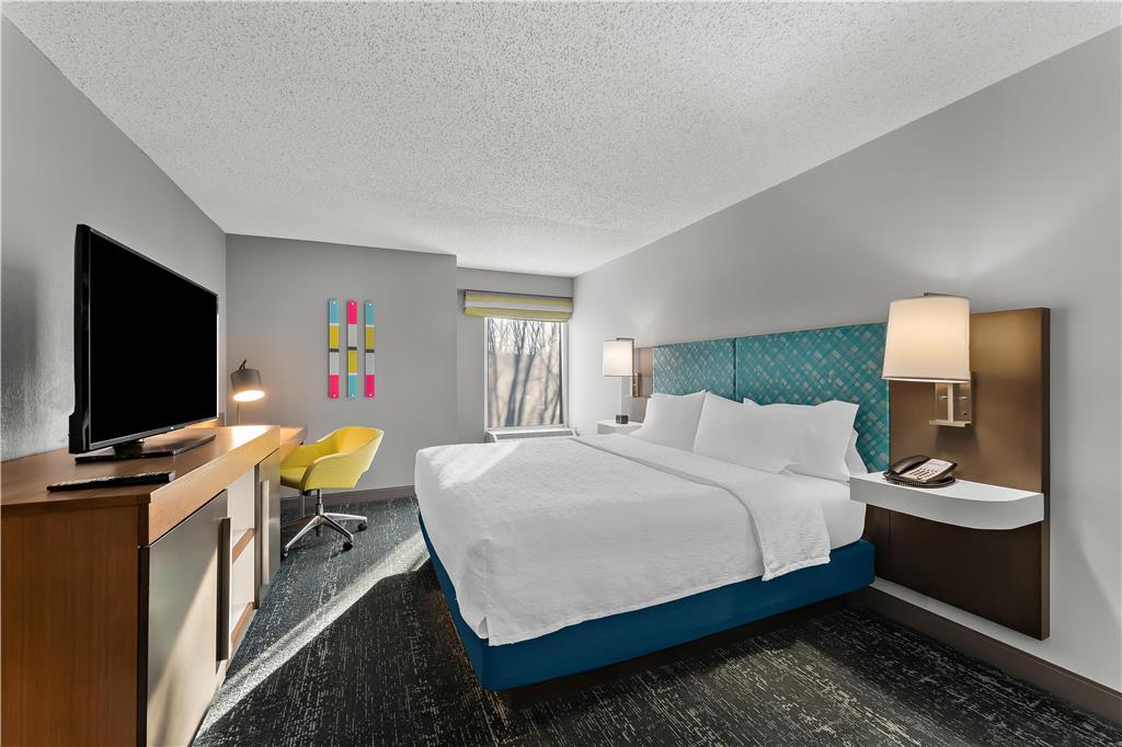Hampton Inn & Suites Newtown Image