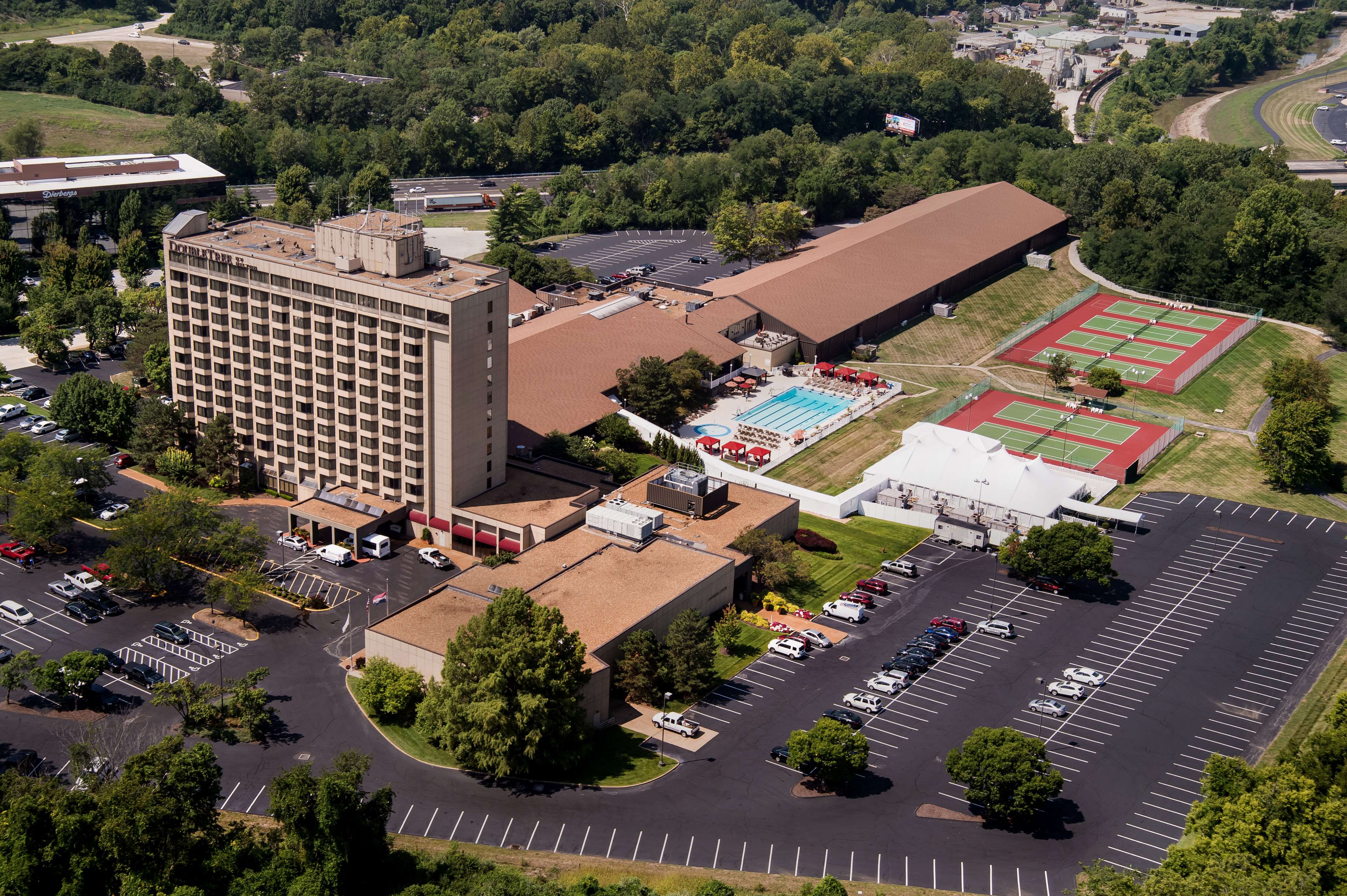 DoubleTree by Hilton Hotel St. Louis - Chesterfield Photo