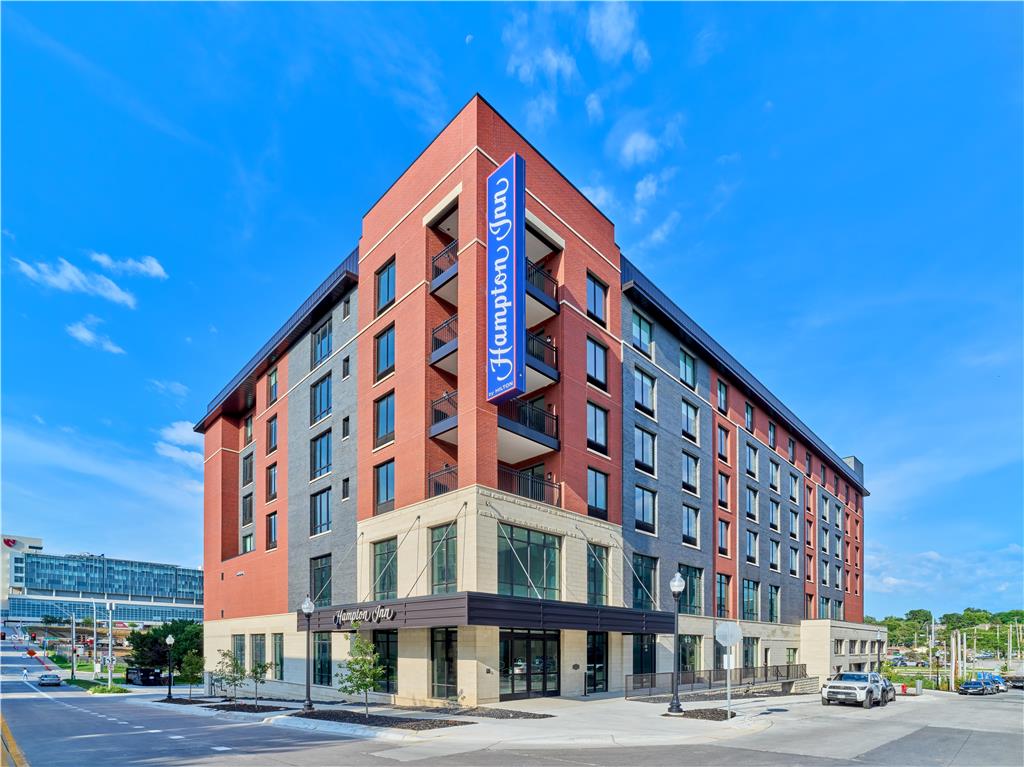 Hampton Inn by Hilton Omaha UN Medical Center Area Logo