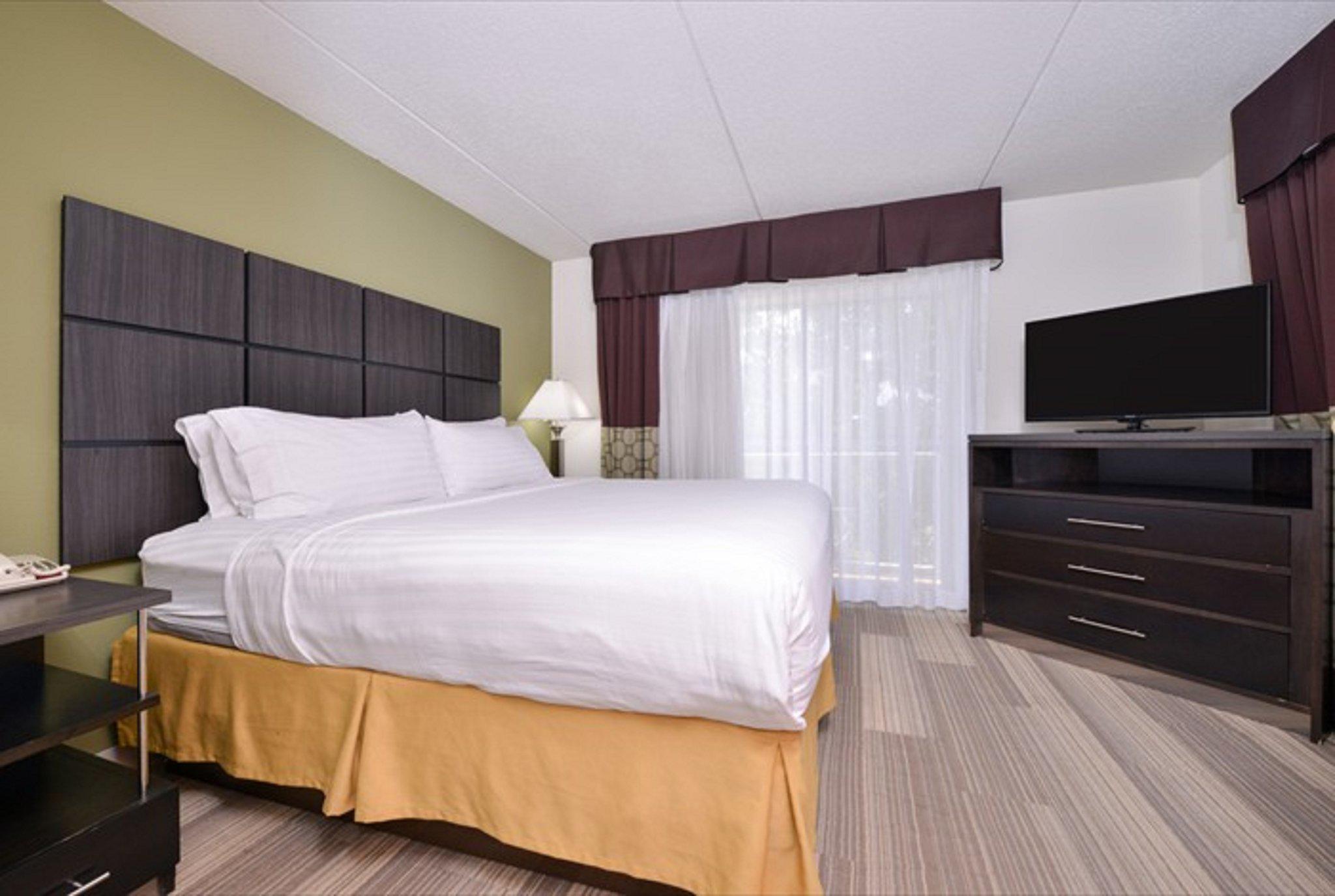 Holiday Inn Express & Suites Mooresville - Lake Norman Photo