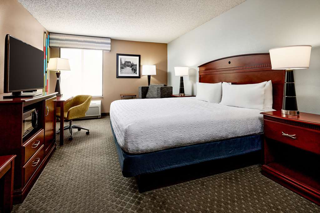 Hampton Inn Longmont Image