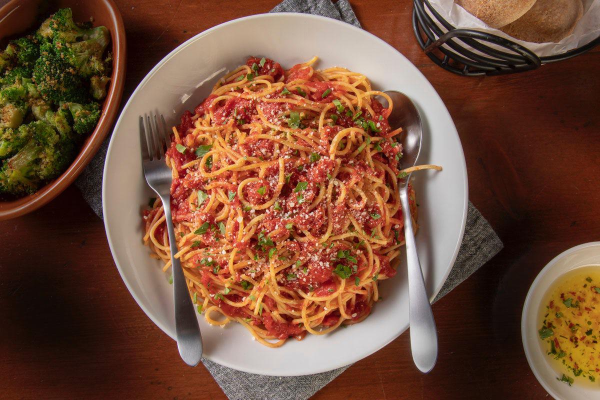 Image of Spaghetti w/ Pomodoro