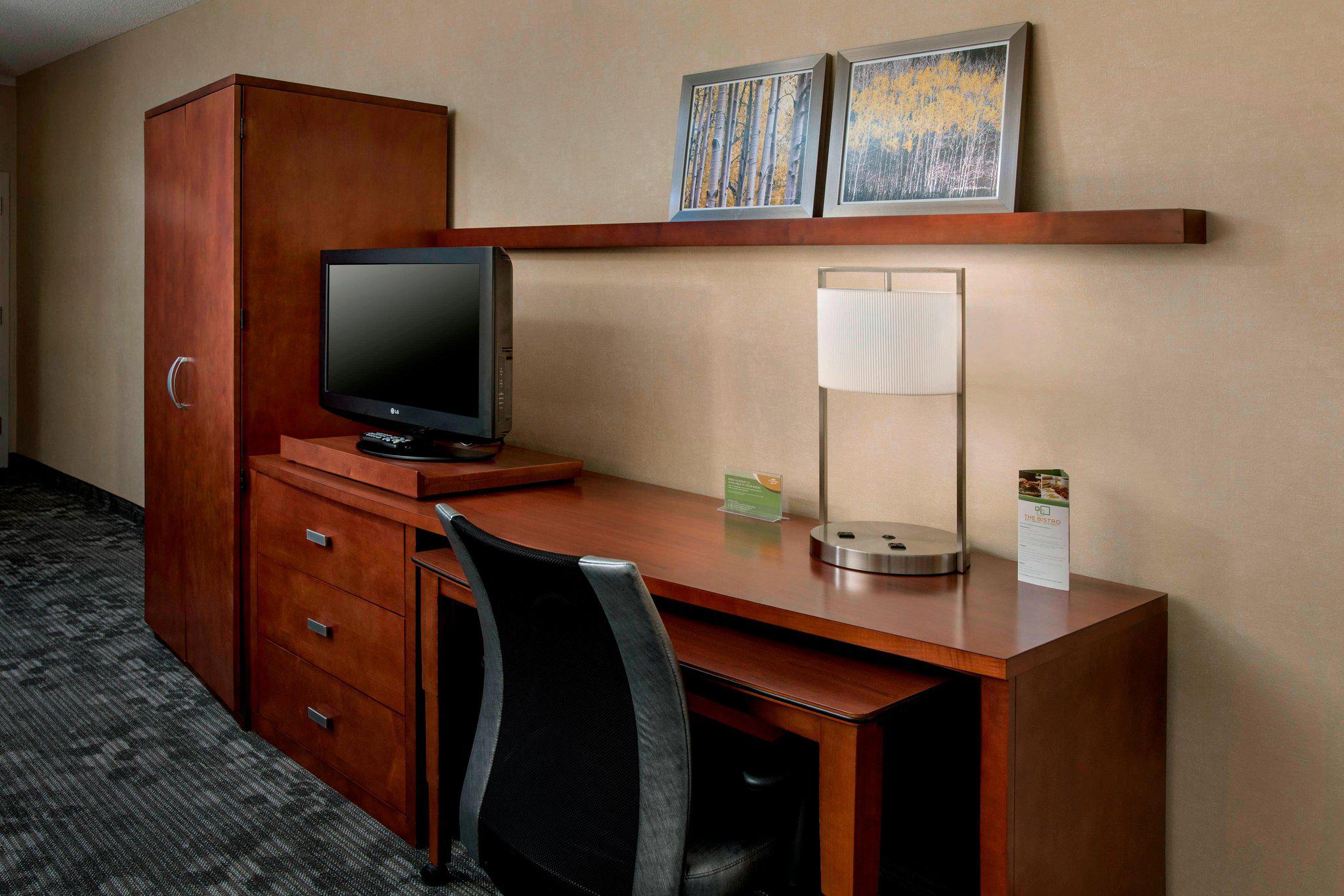 Courtyard by Marriott Boston Foxborough/Mansfield Photo