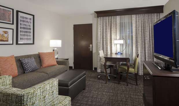 Images Embassy Suites by Hilton Philadelphia Airport