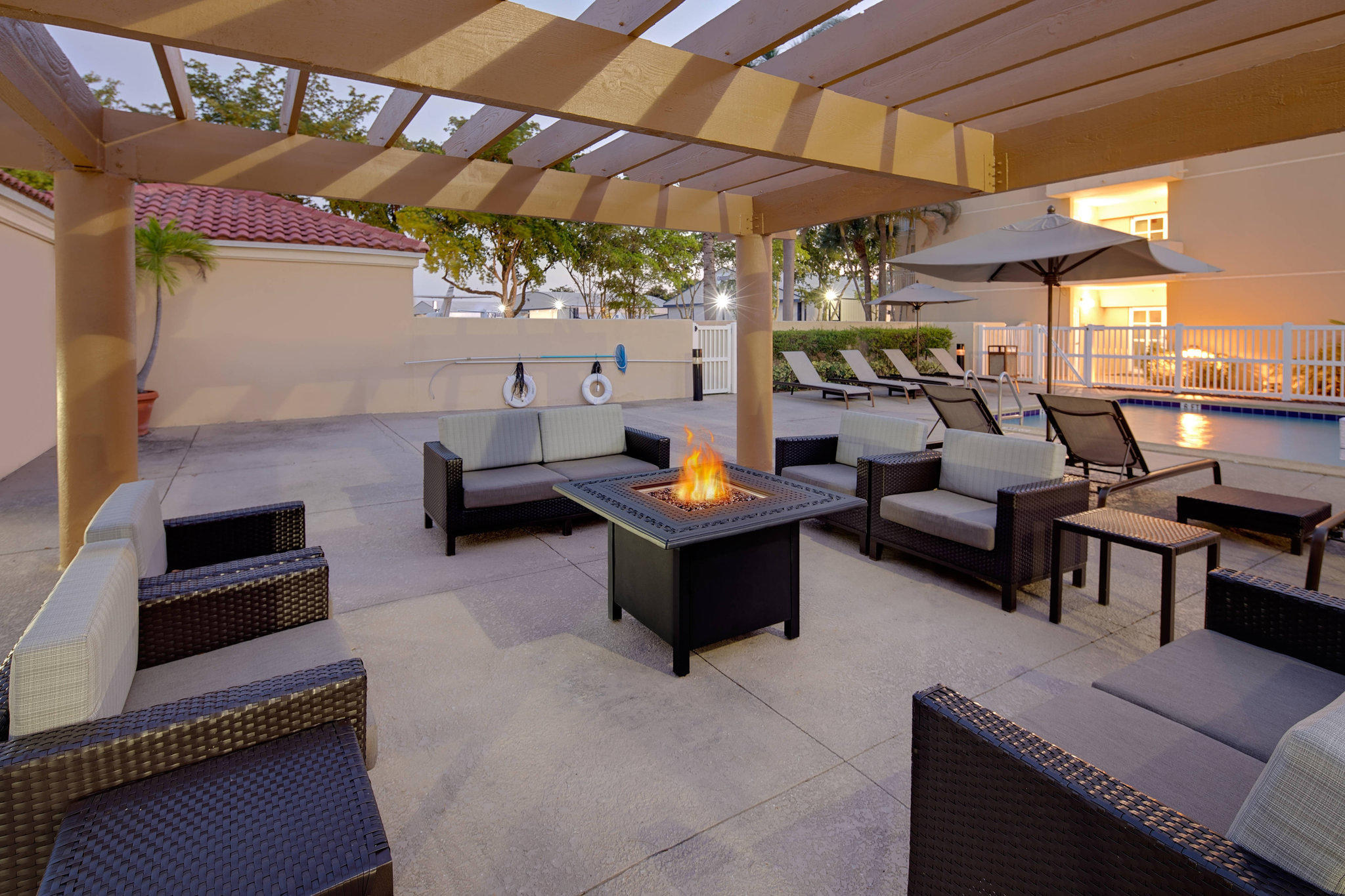 Courtyard by Marriott Fort Lauderdale North/Cypress Creek Photo