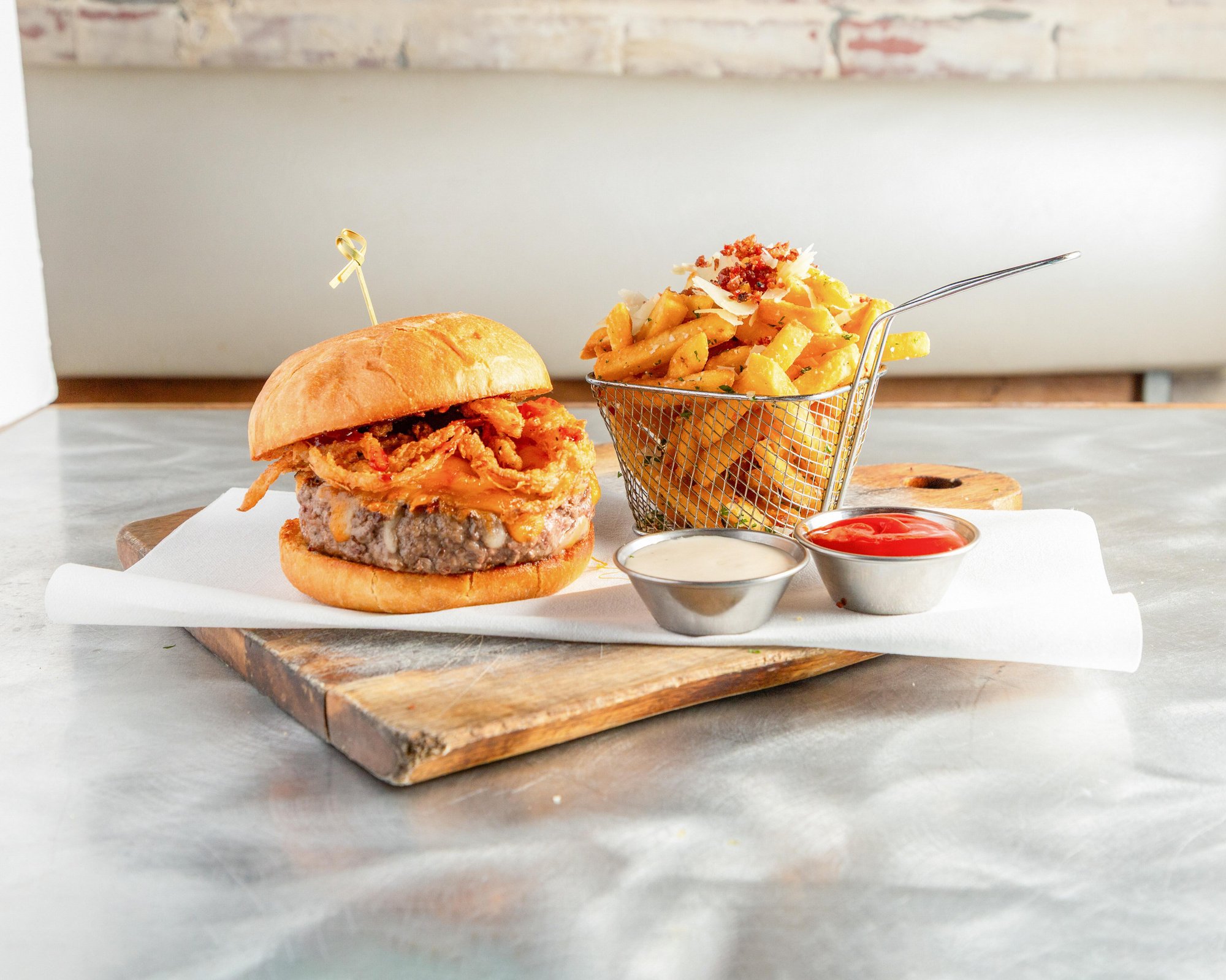 LYNQ Rodeo Burger