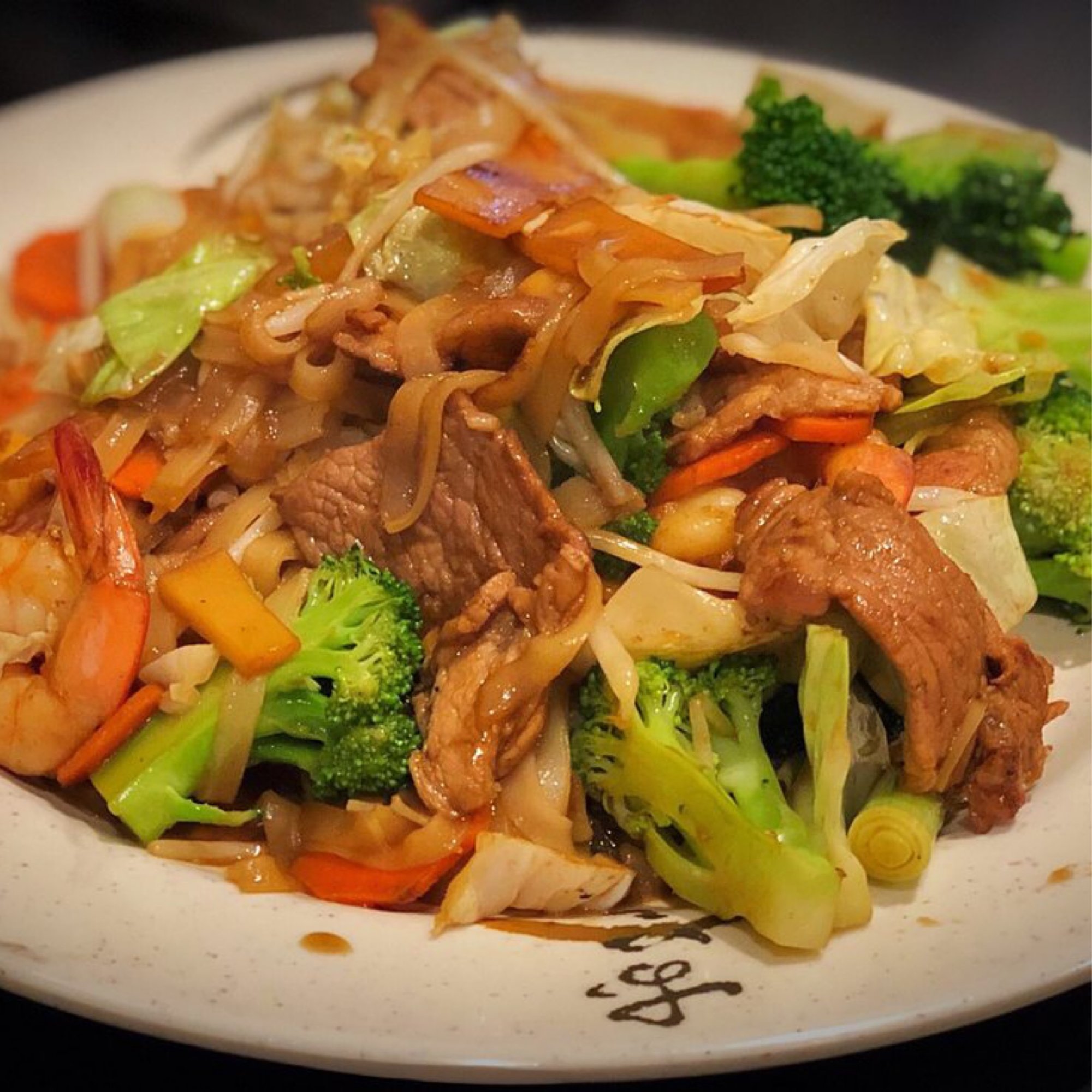 21. VN flat rice noodle (chicken, shrimp, pork & veggie) - hủ tiếu xào