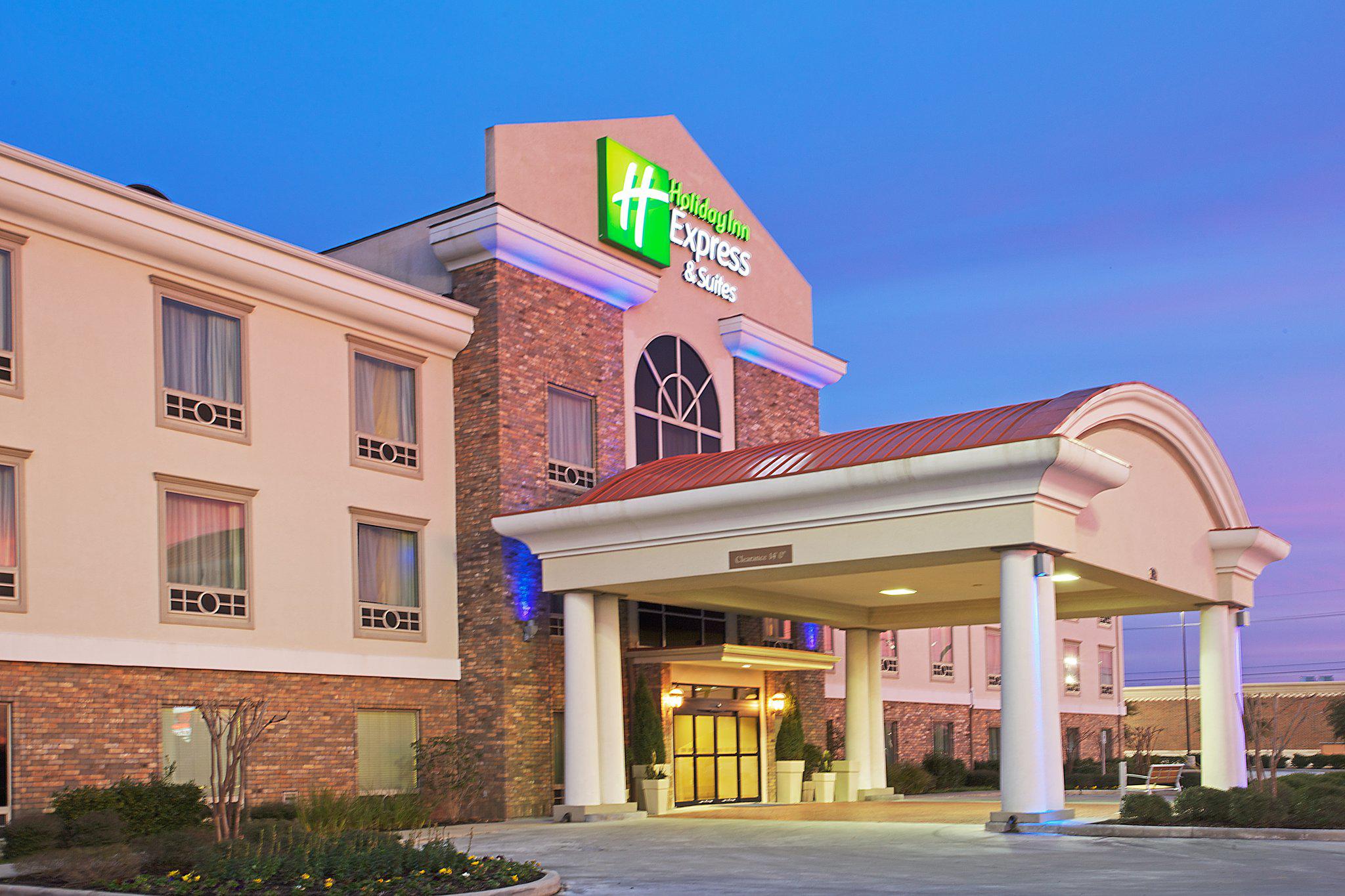 Holiday Inn Express & Suites Conroe I-45 North Photo