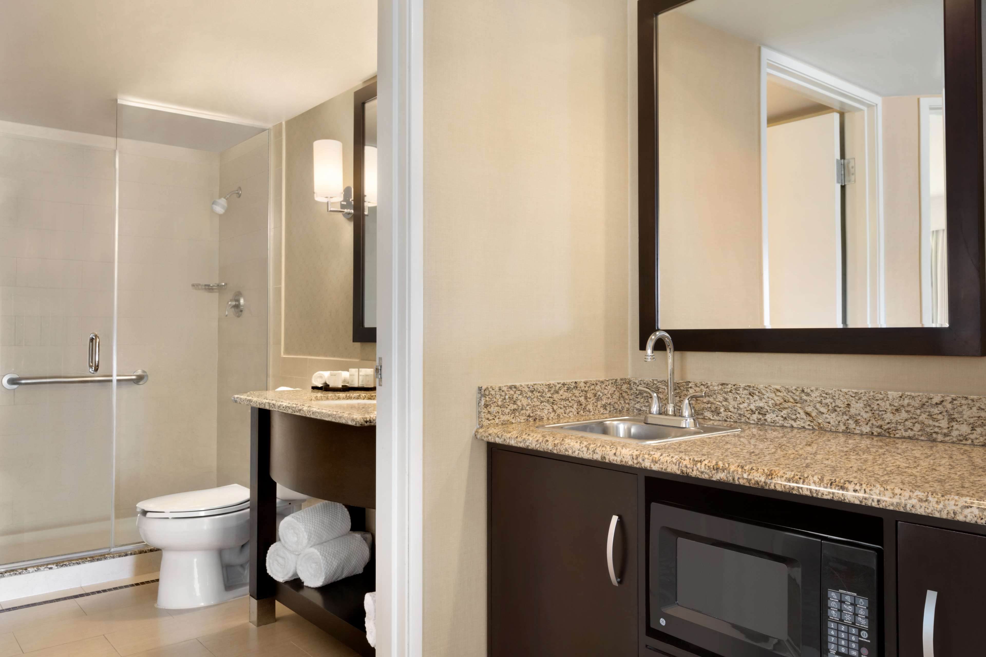 Guest room bath