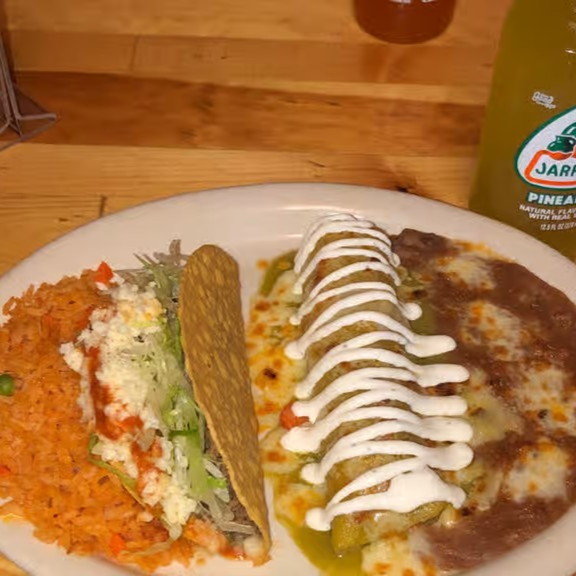 6. Enchilada Suiza y Taco Combo