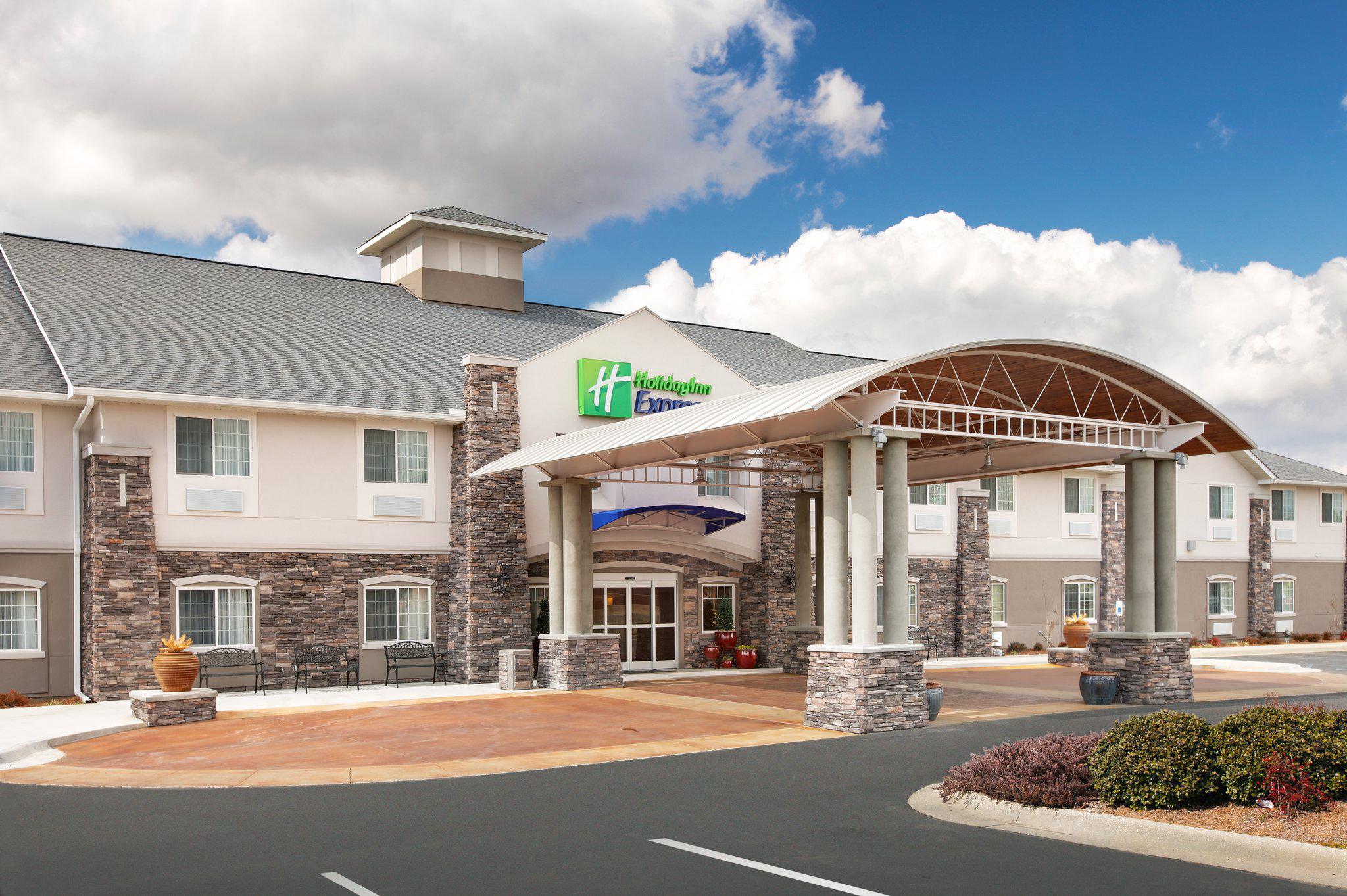 Holiday Inn Express Monticello Photo