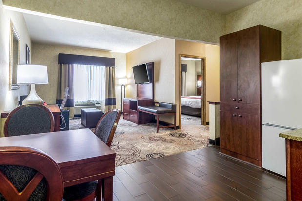 Images Comfort Suites