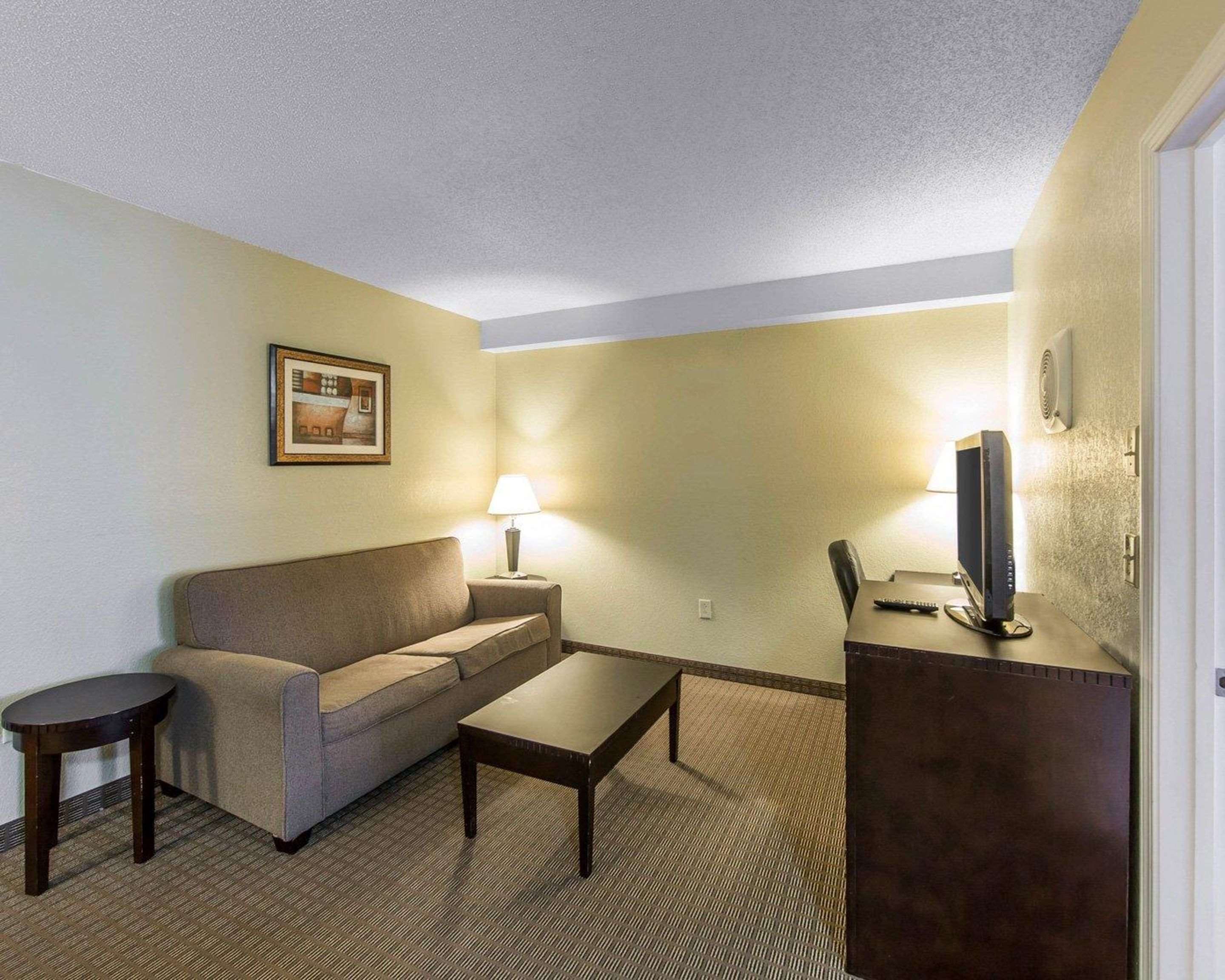Mainstay Suites Photo