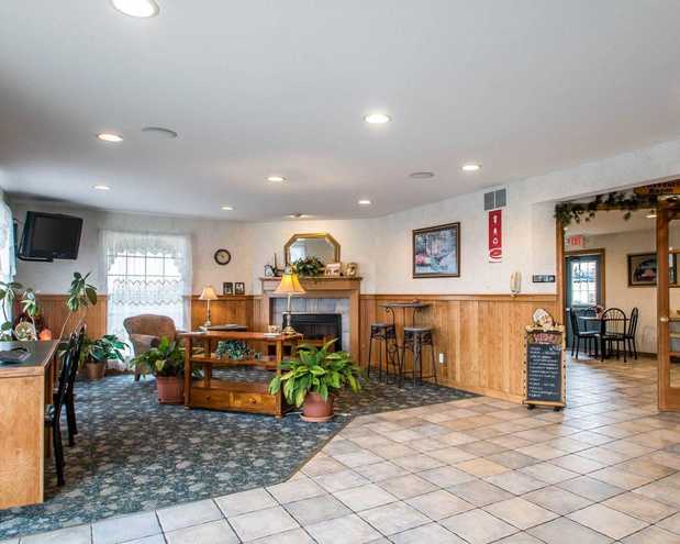 Images Econo Lodge Inn & Suites Lake Of The Ozarks