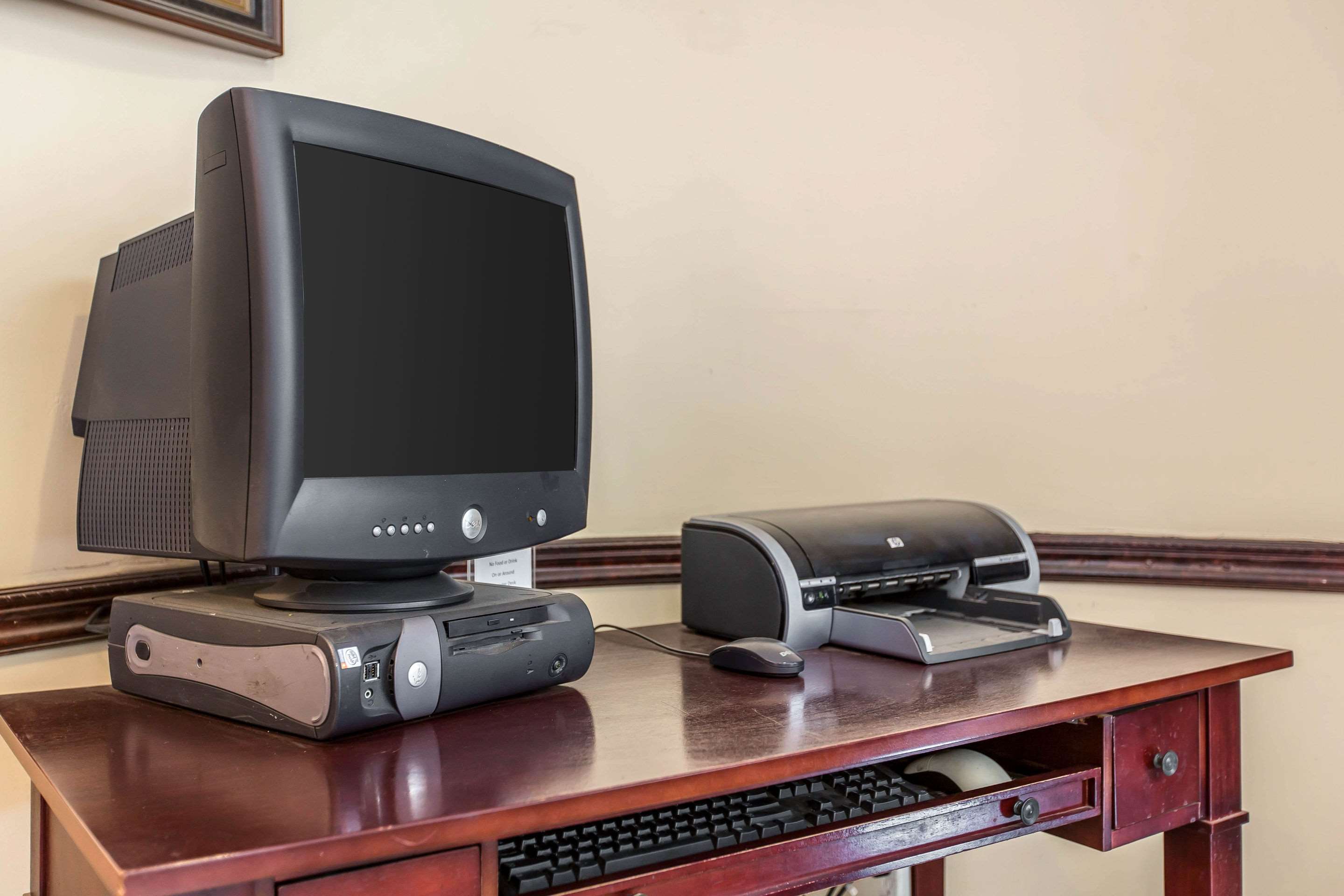 Econo Lodge Inn & Suites Riverside - Corona Photo