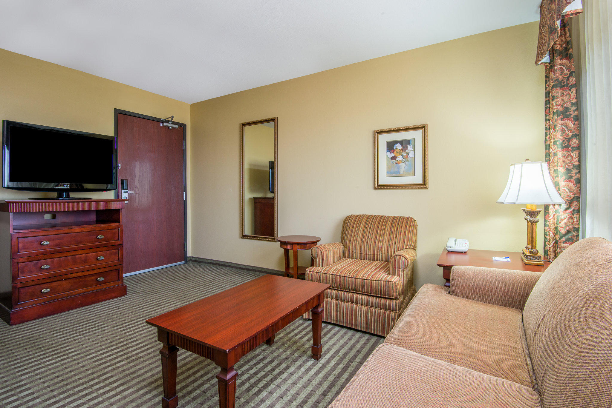 Holiday Inn Express & Suites Enid-Hwy 412 Photo