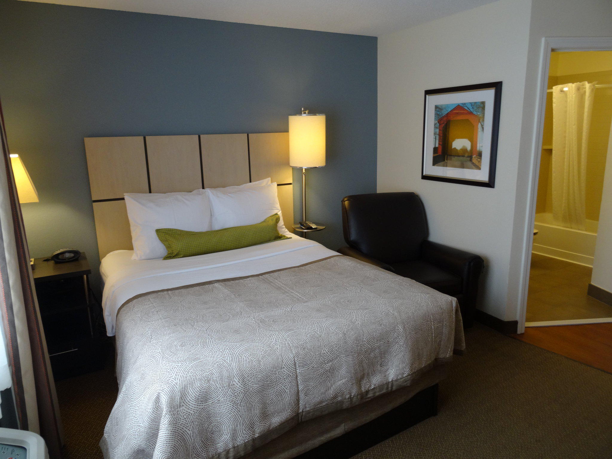 Candlewood Suites Cleveland-N. Olmsted Photo