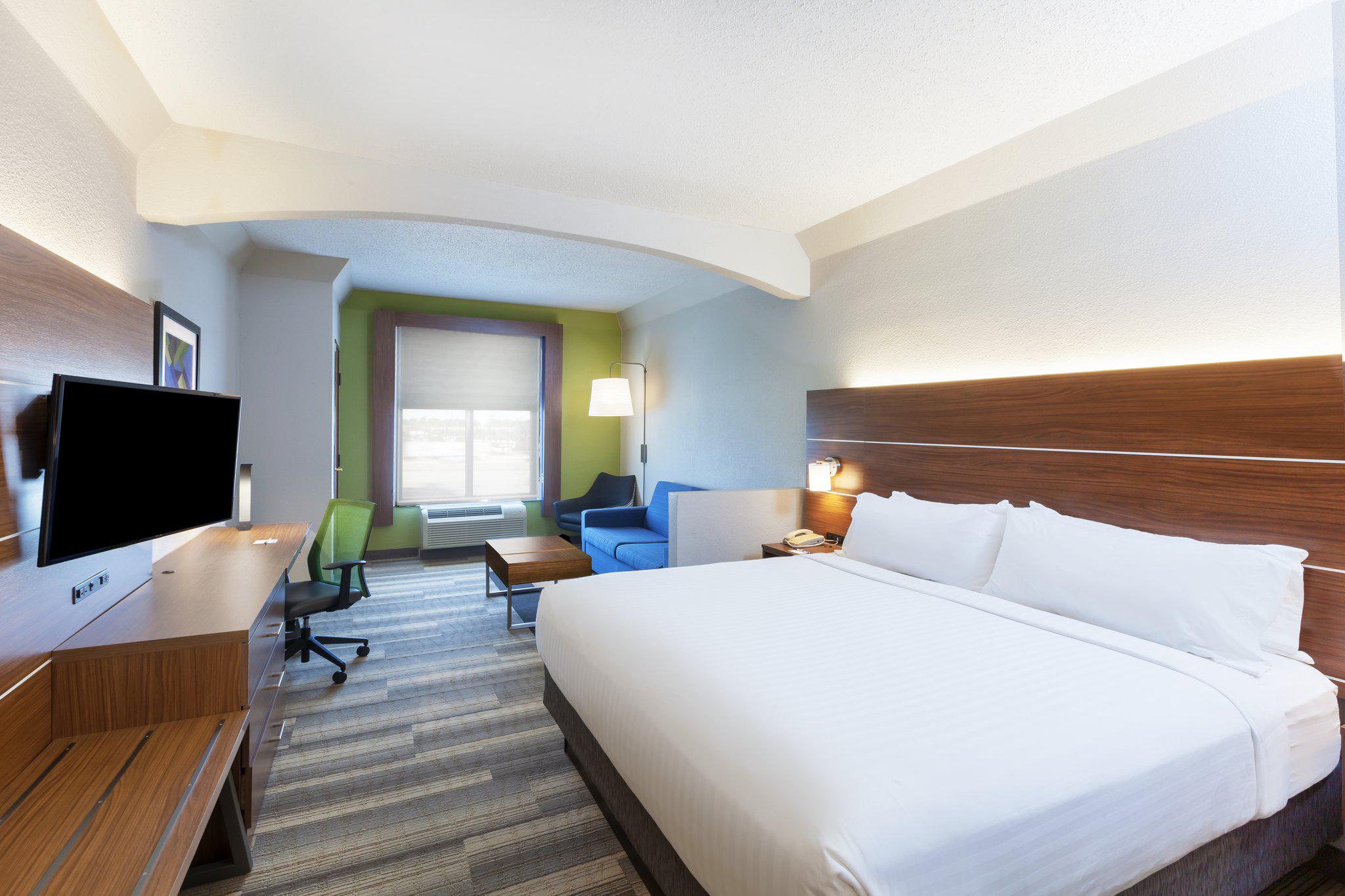 Holiday Inn Express & Suites Houston - Memorial Park Area Photo