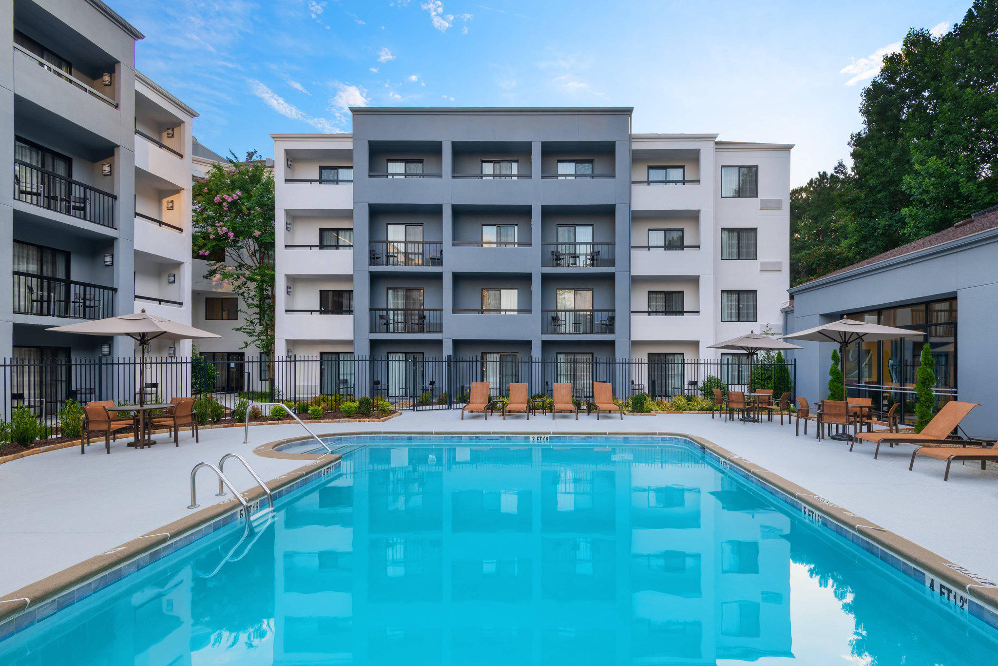 Courtyard by Marriott Atlanta Perimeter Center Photo