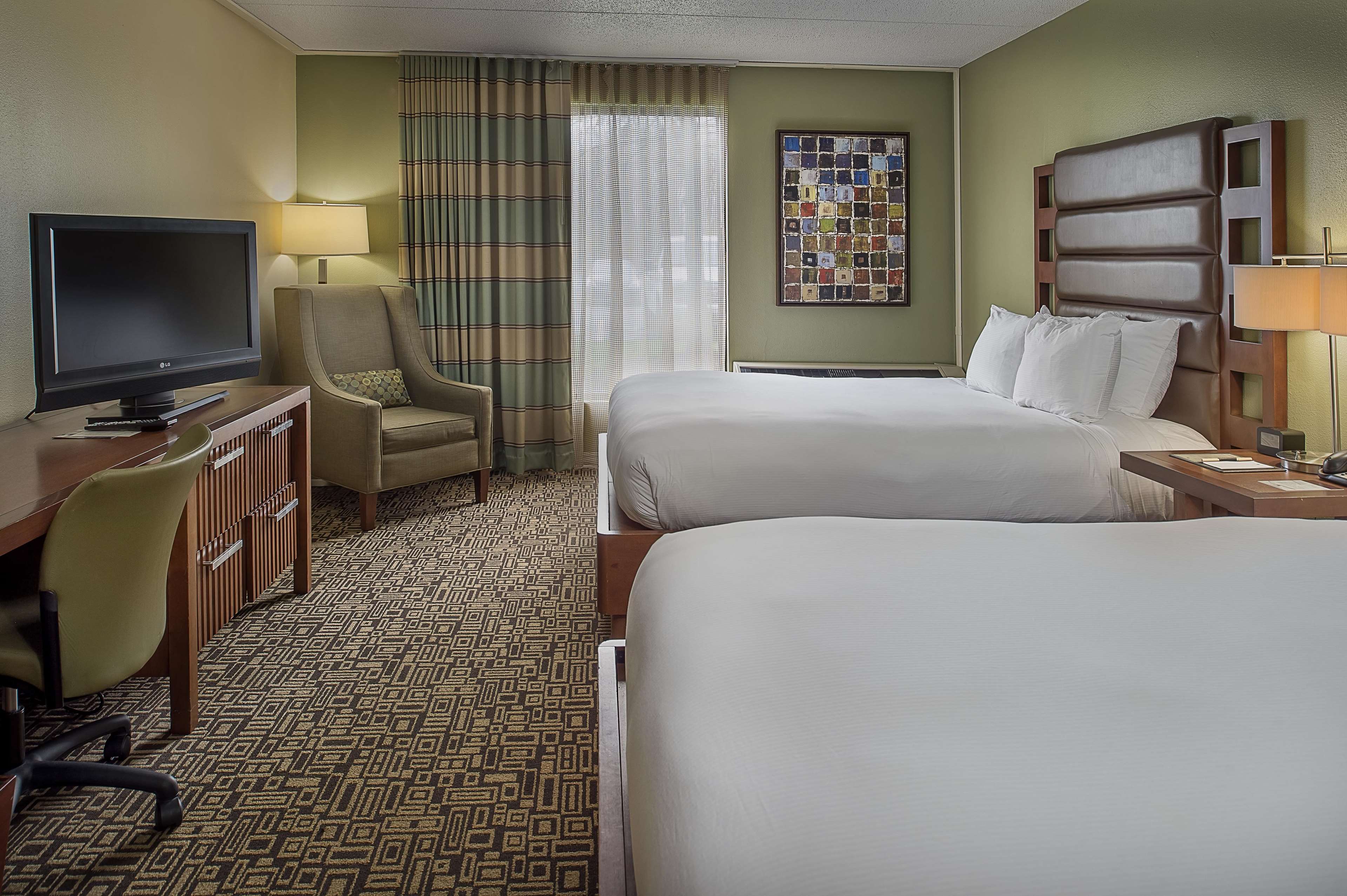 DoubleTree by Hilton Hotel Collinsville - St. Louis Photo