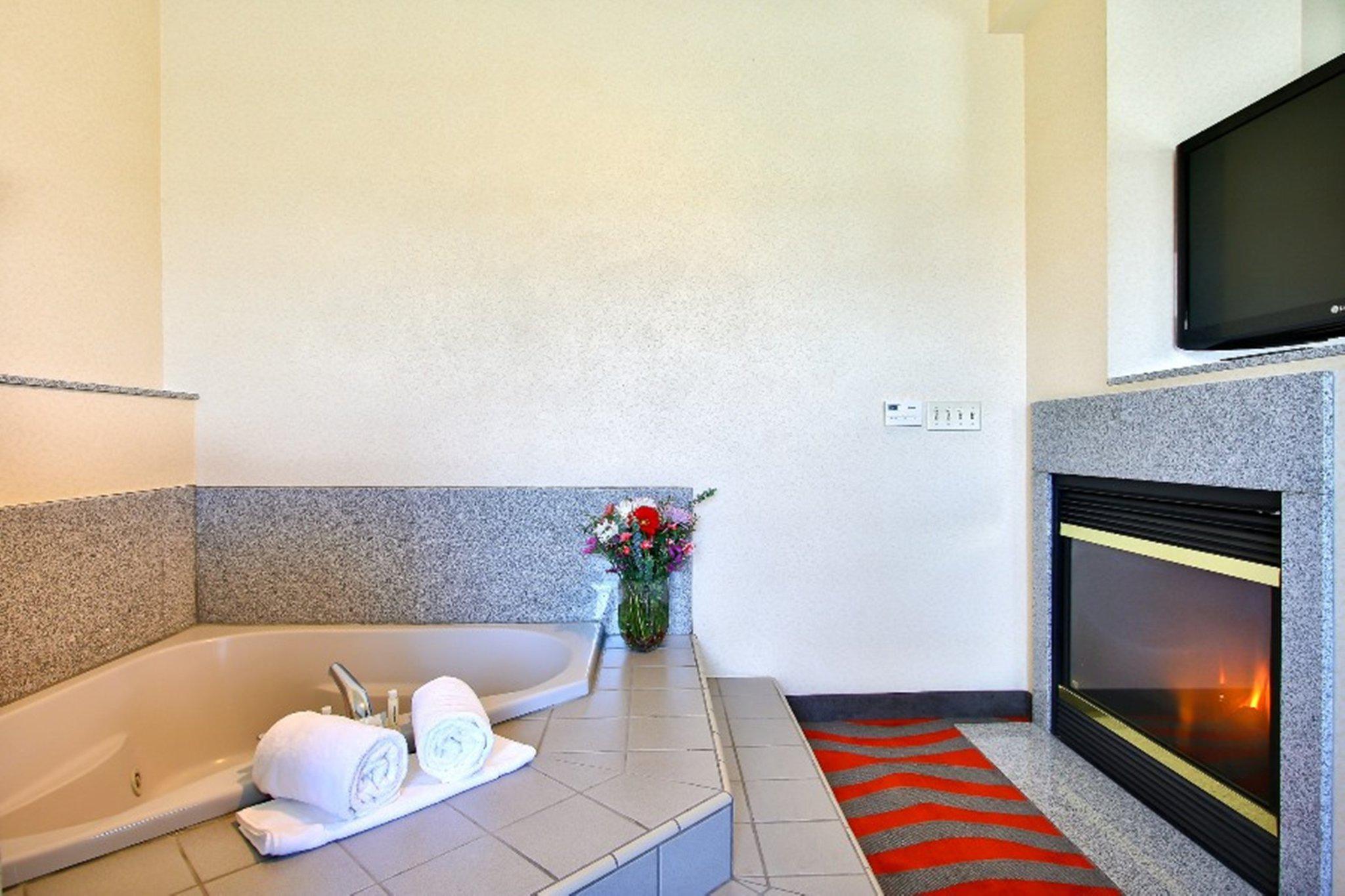 Holiday Inn Express & Suites Boise West - Meridian Photo