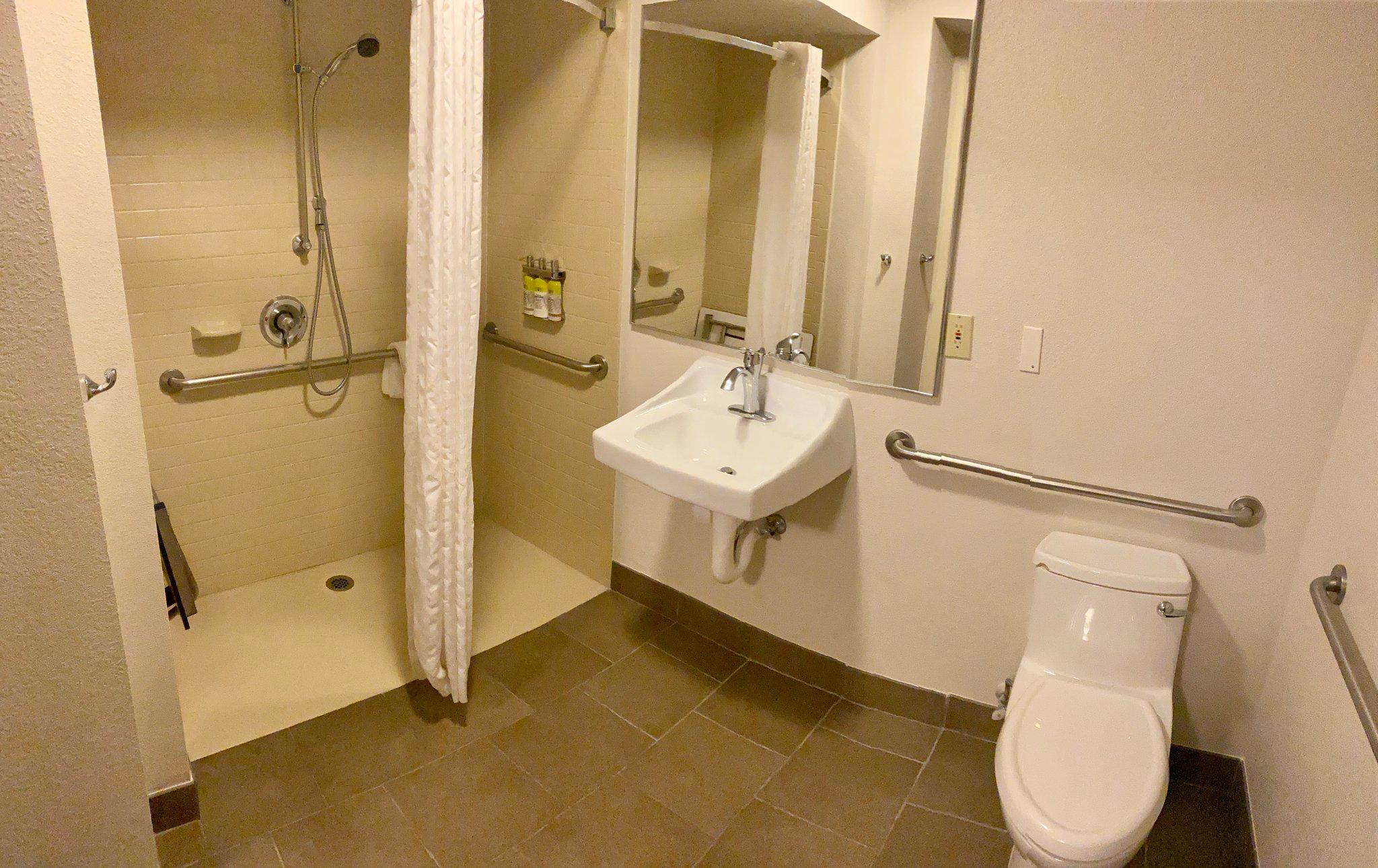 Candlewood Suites Wichita-Northeast Photo