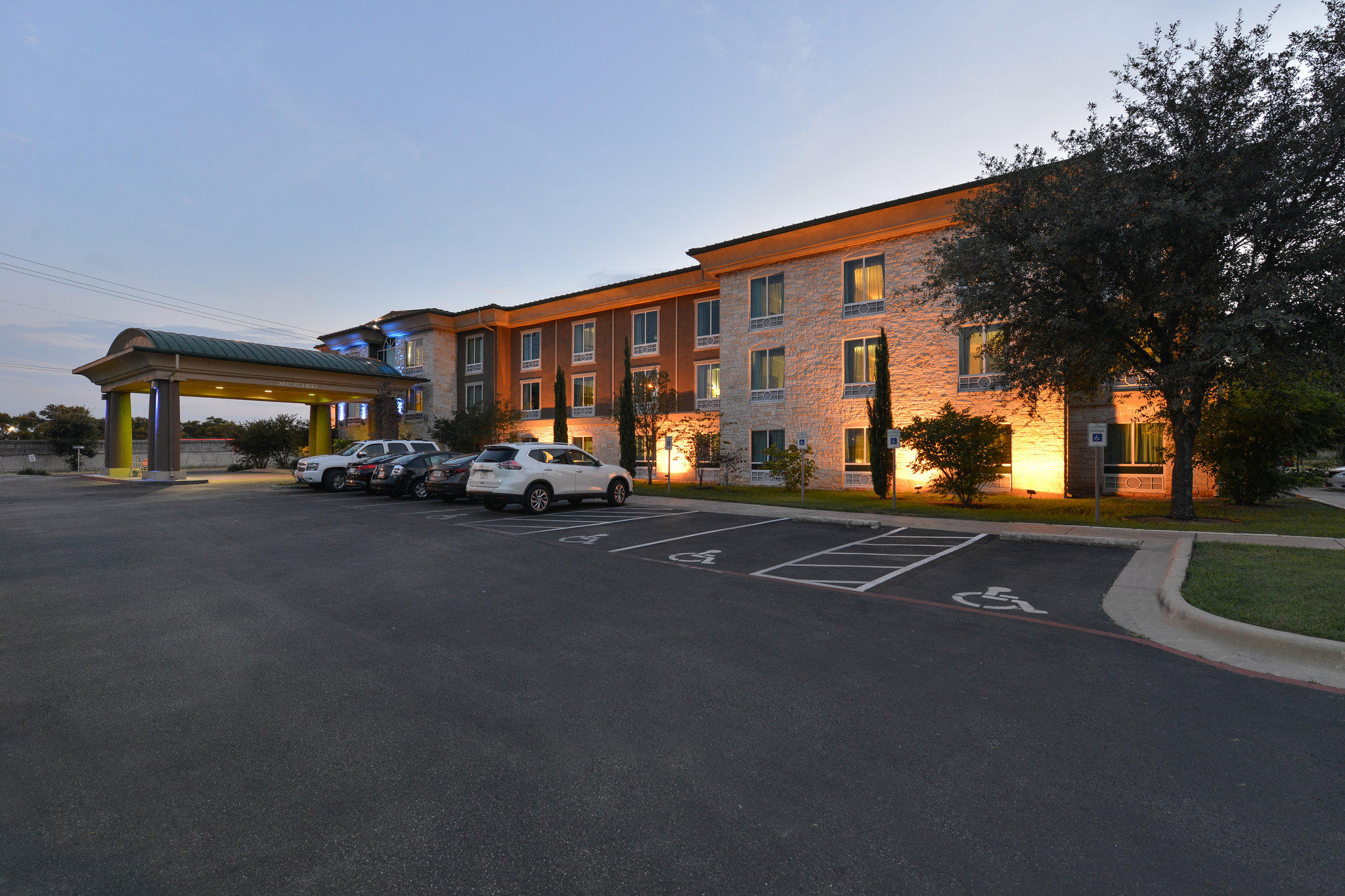 Holiday Inn Express & Suites Austin SW - Sunset Valley Photo