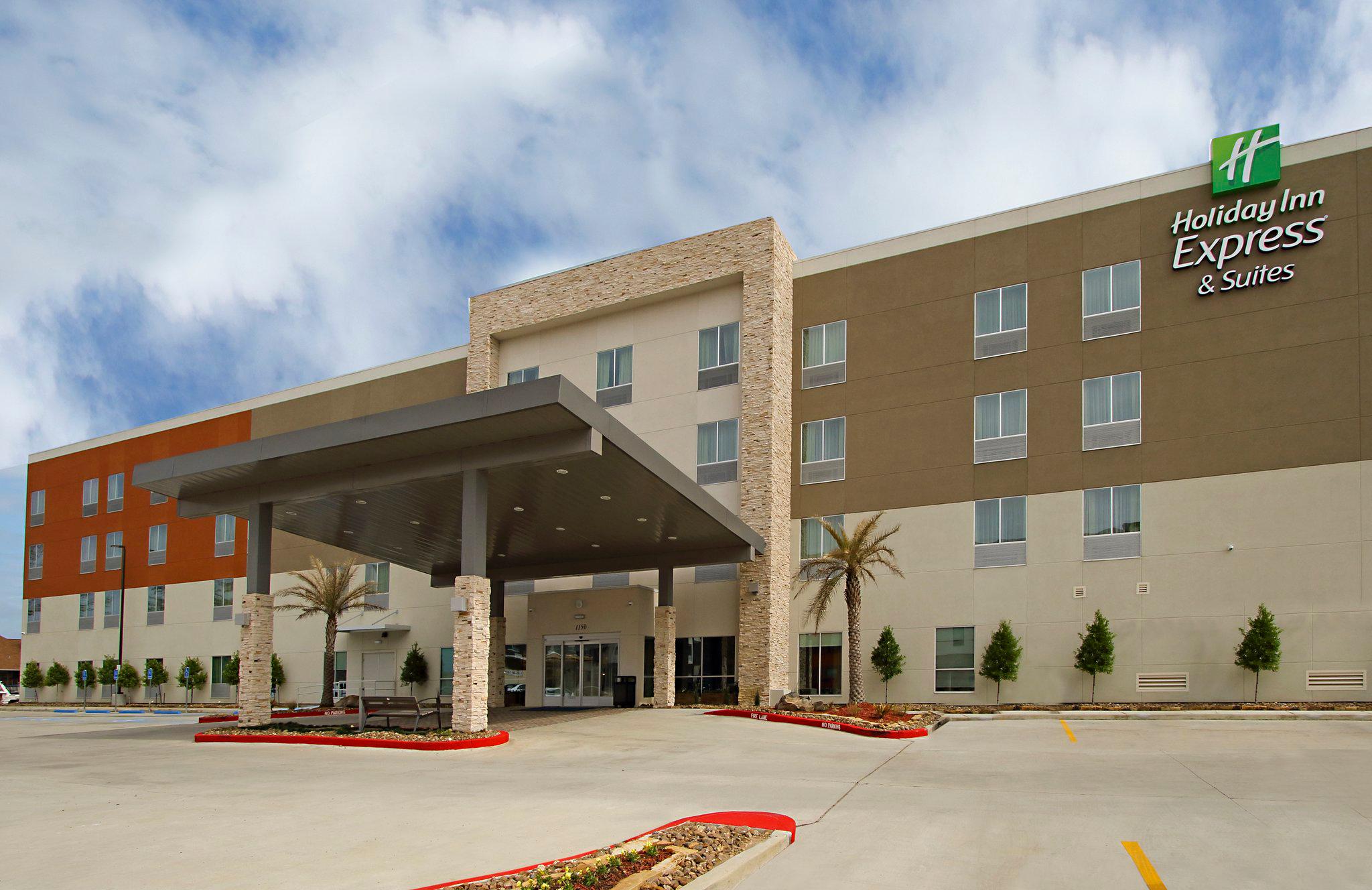Holiday Inn Express & Suites Lake Charles South Casino Area Photo