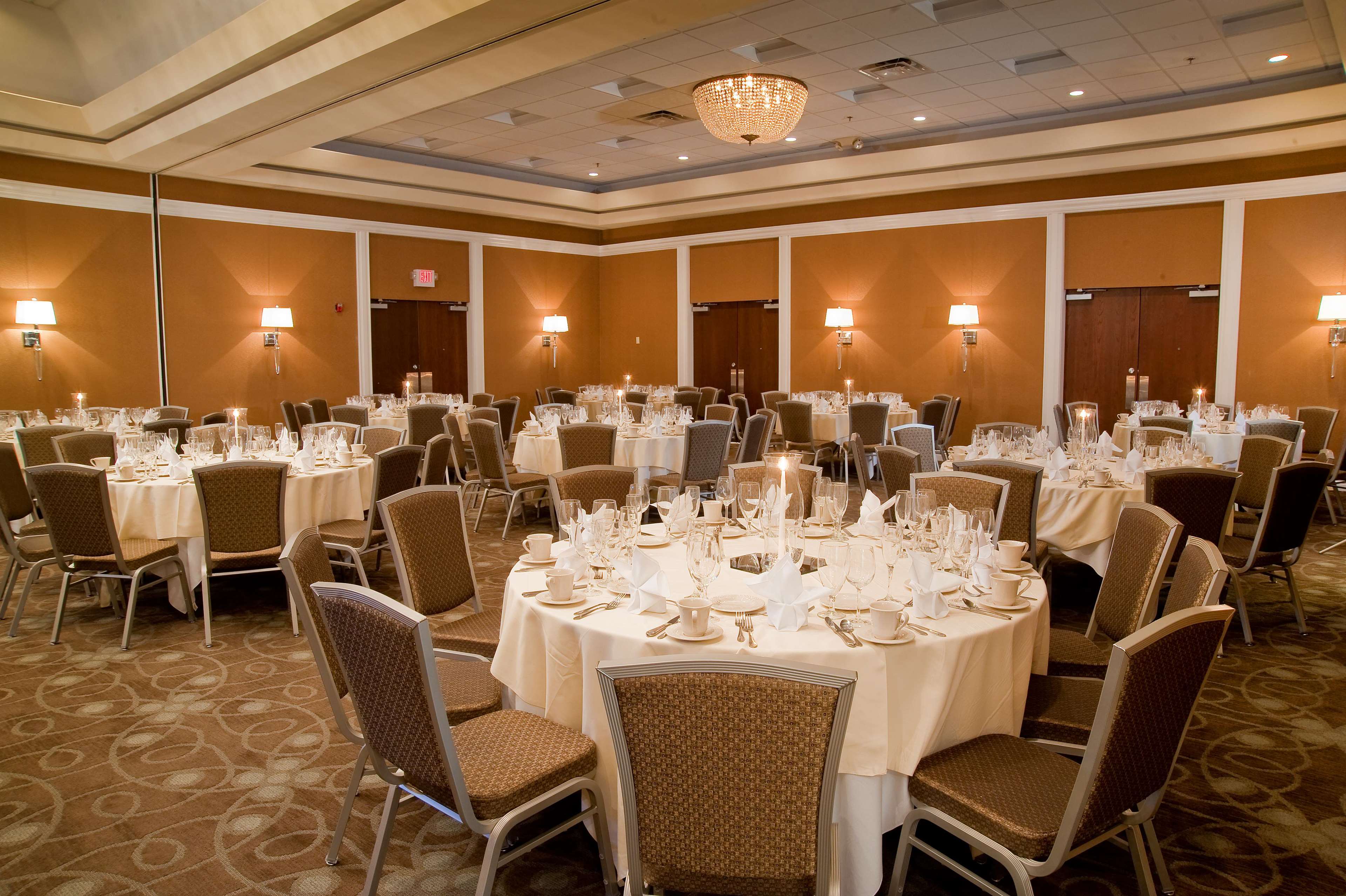 DoubleTree by Hilton Hotel Collinsville - St. Louis Photo