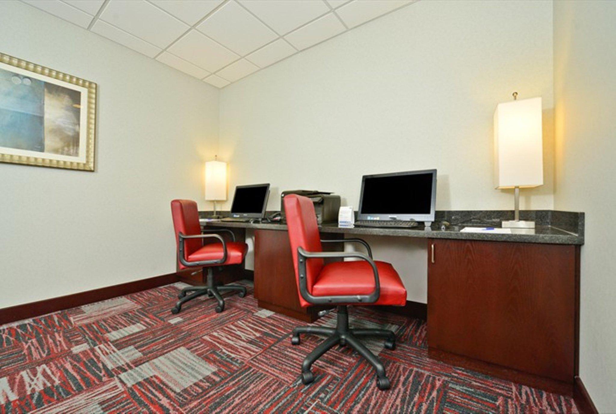 Holiday Inn Express & Suites Utica Photo