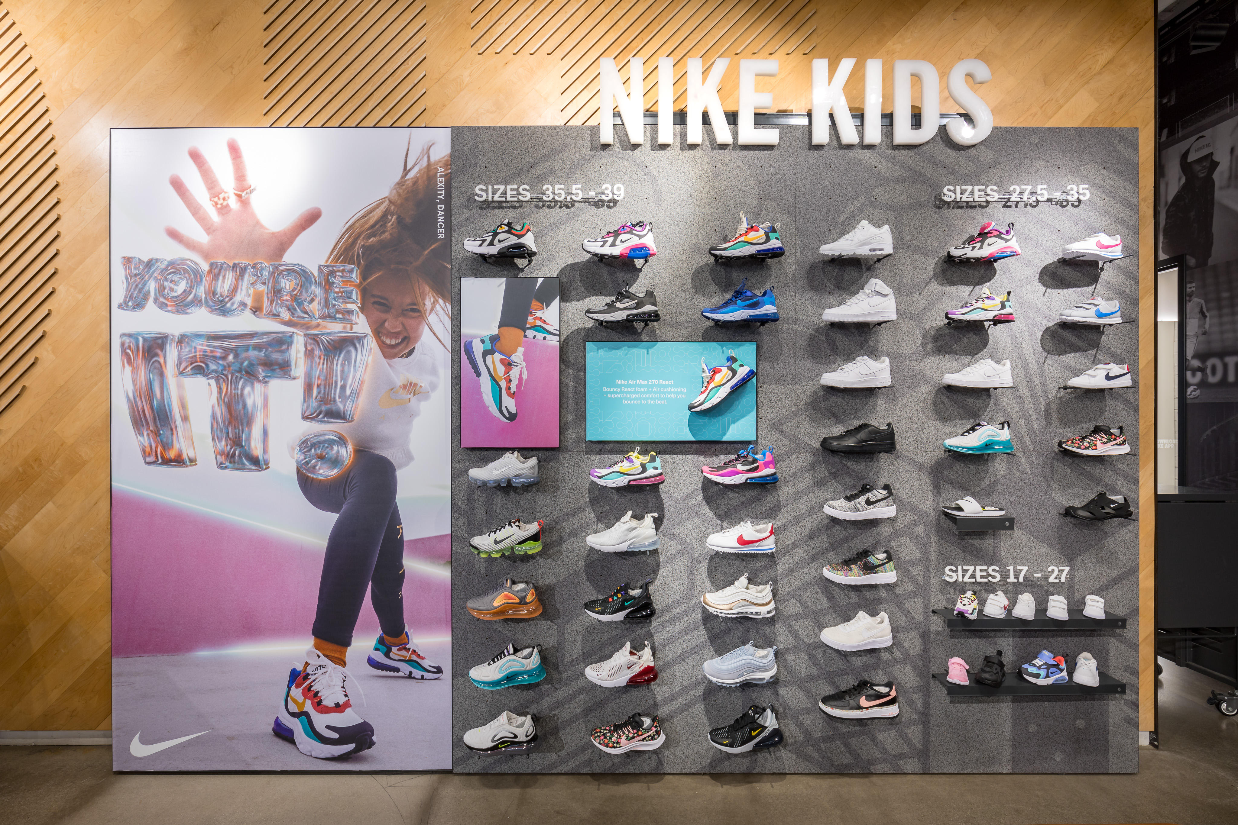 proteger melocotón Acorazado Nike Store - Las Ramblas - Barcelona - Ramblas 120 | Ropa De Deporte  Páginas Amarillas