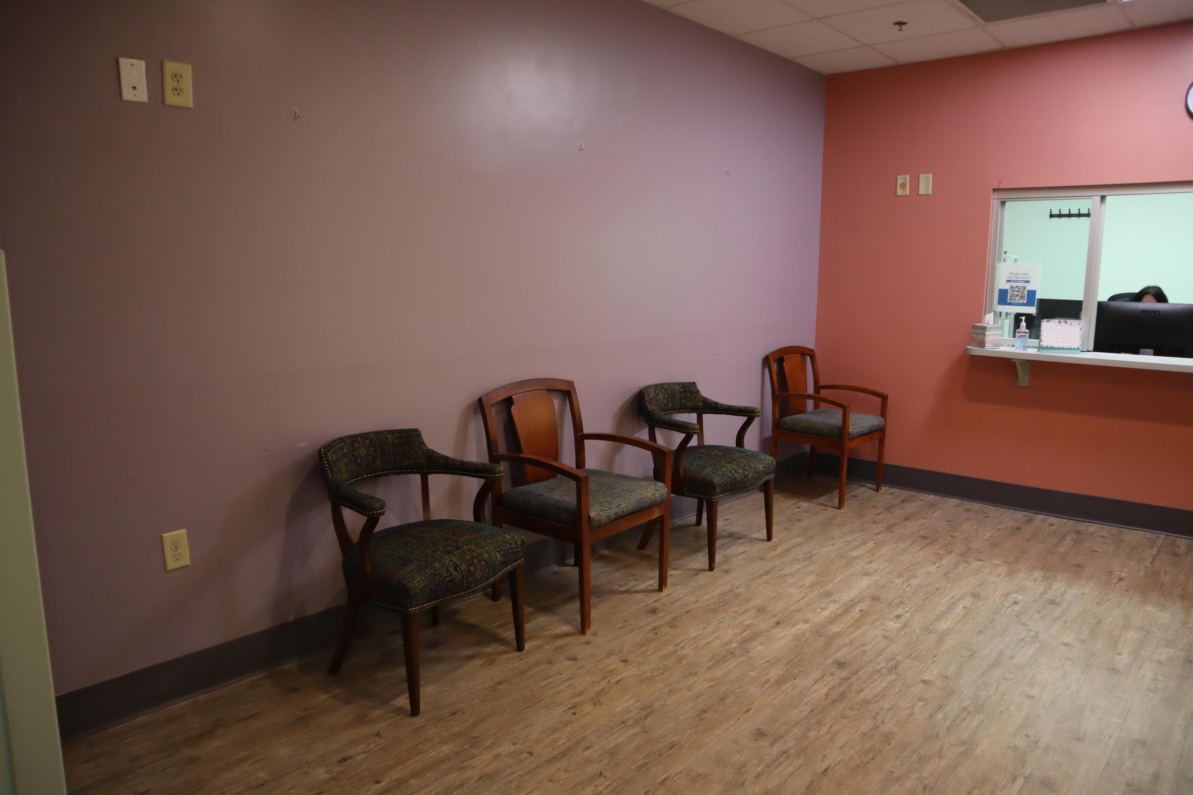 Compleat Rehab & Sports Therapy - Hickory Clinic Image