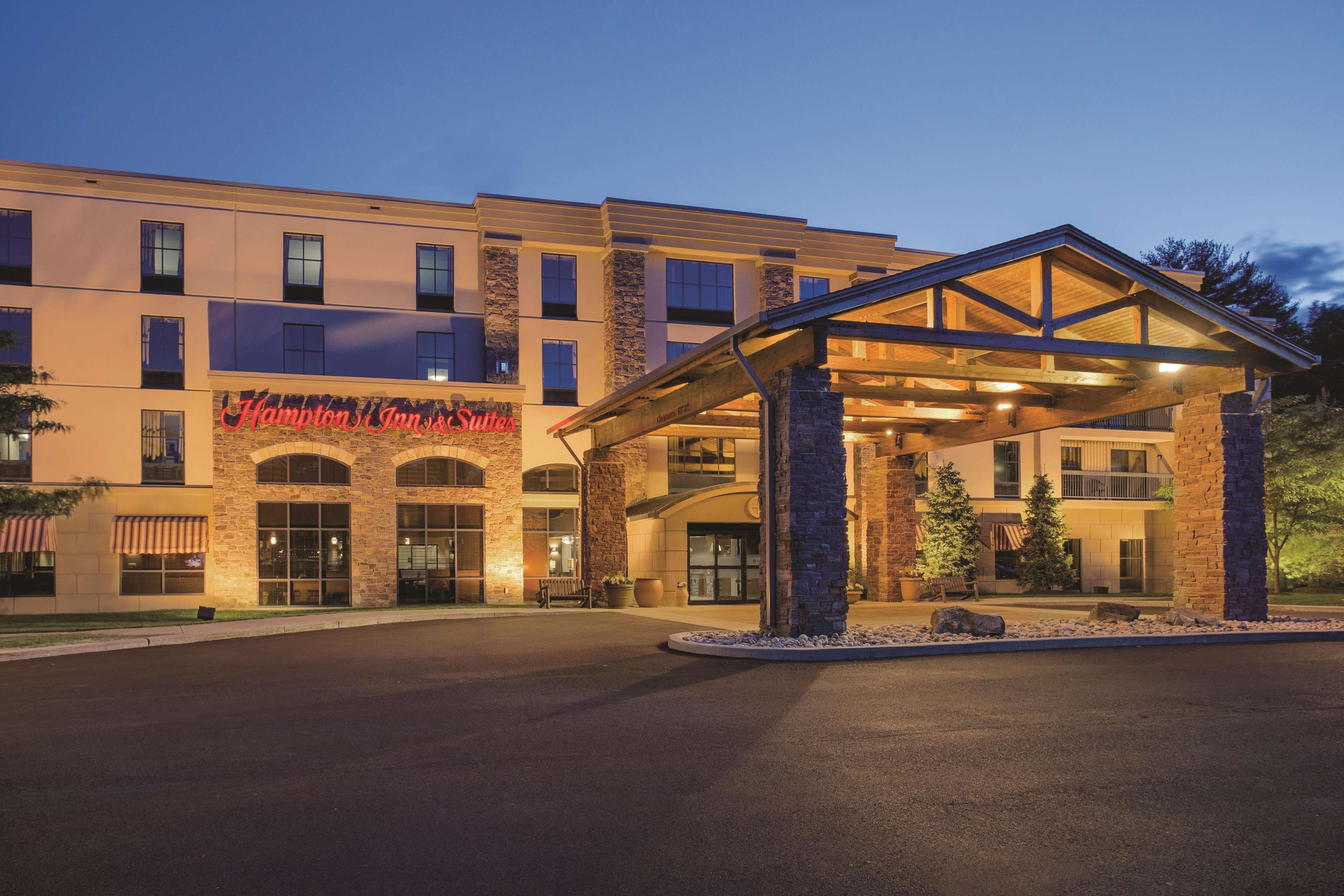 Hampton Inn & Suites Lake George Photo