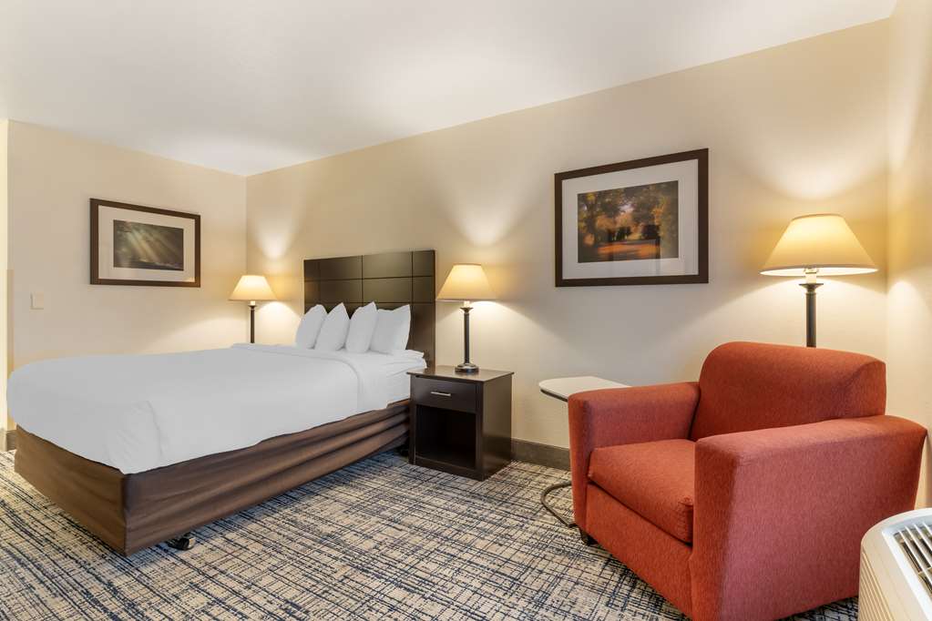 Best Western Visalia Hotel Image