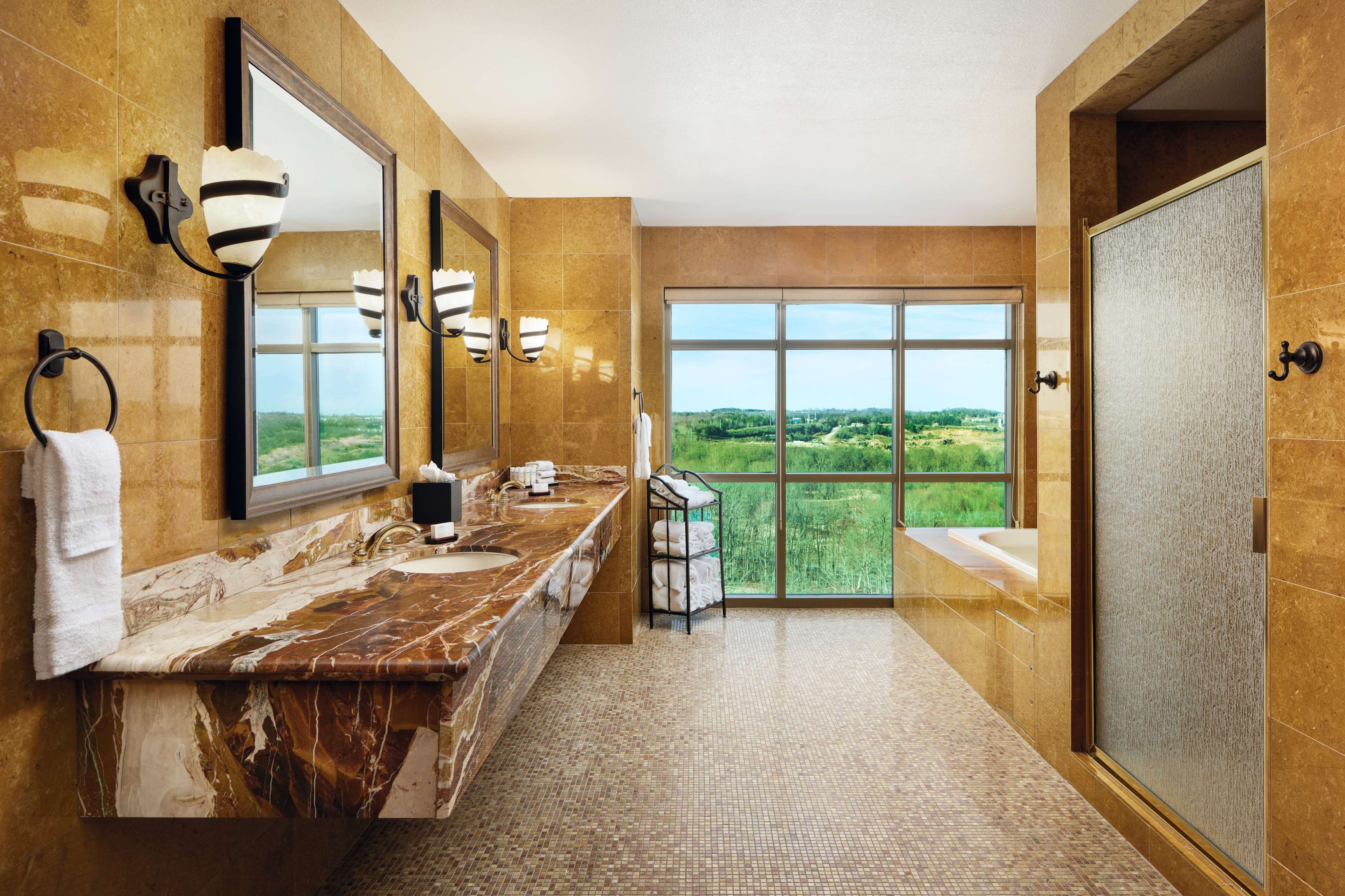 Guest room bath