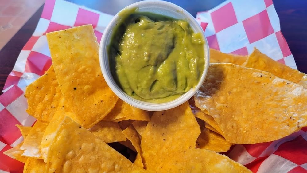 Chips & Guacamole (8oz)