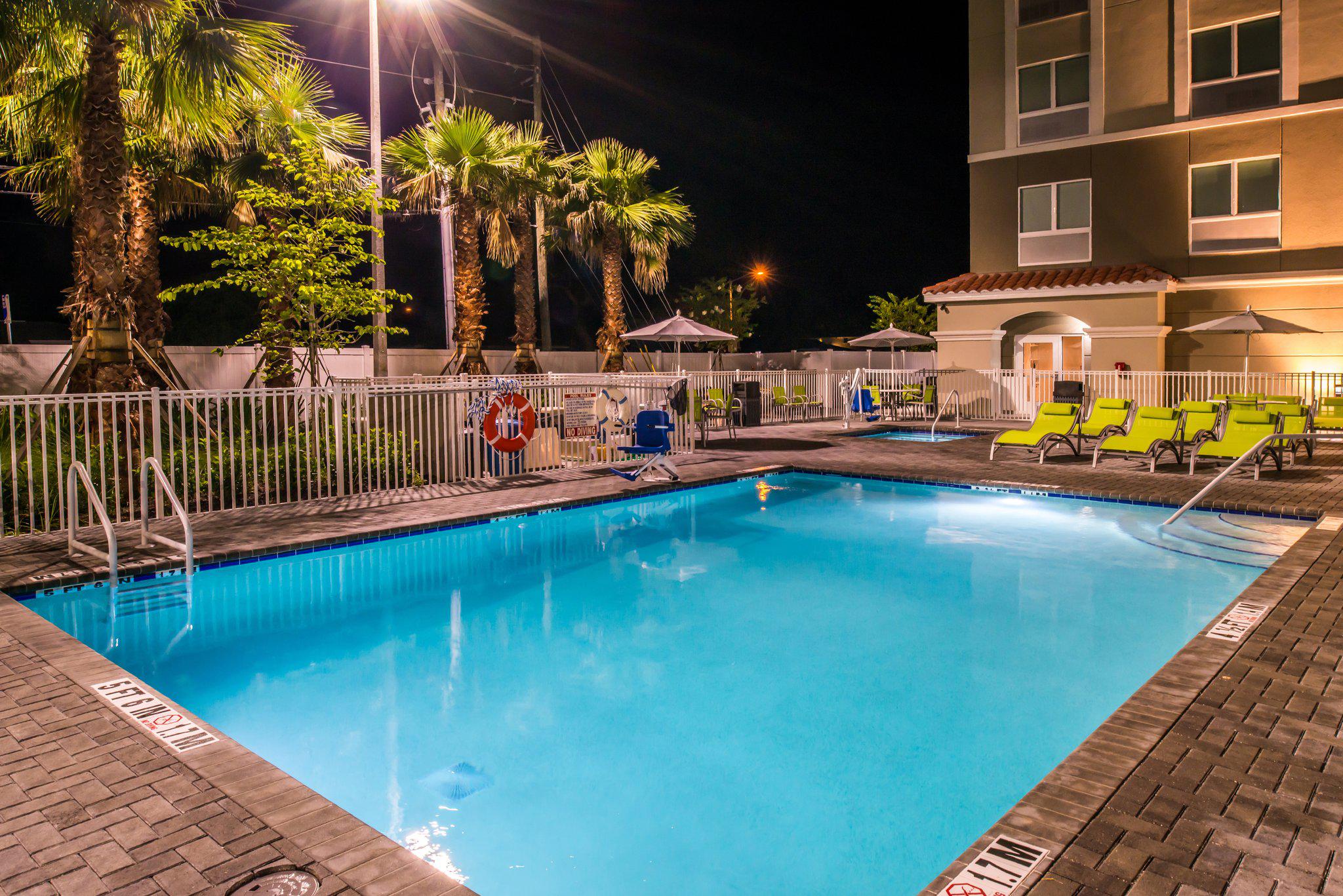 Holiday Inn Express & Suites St. Petersburg - Madeira Beach Photo