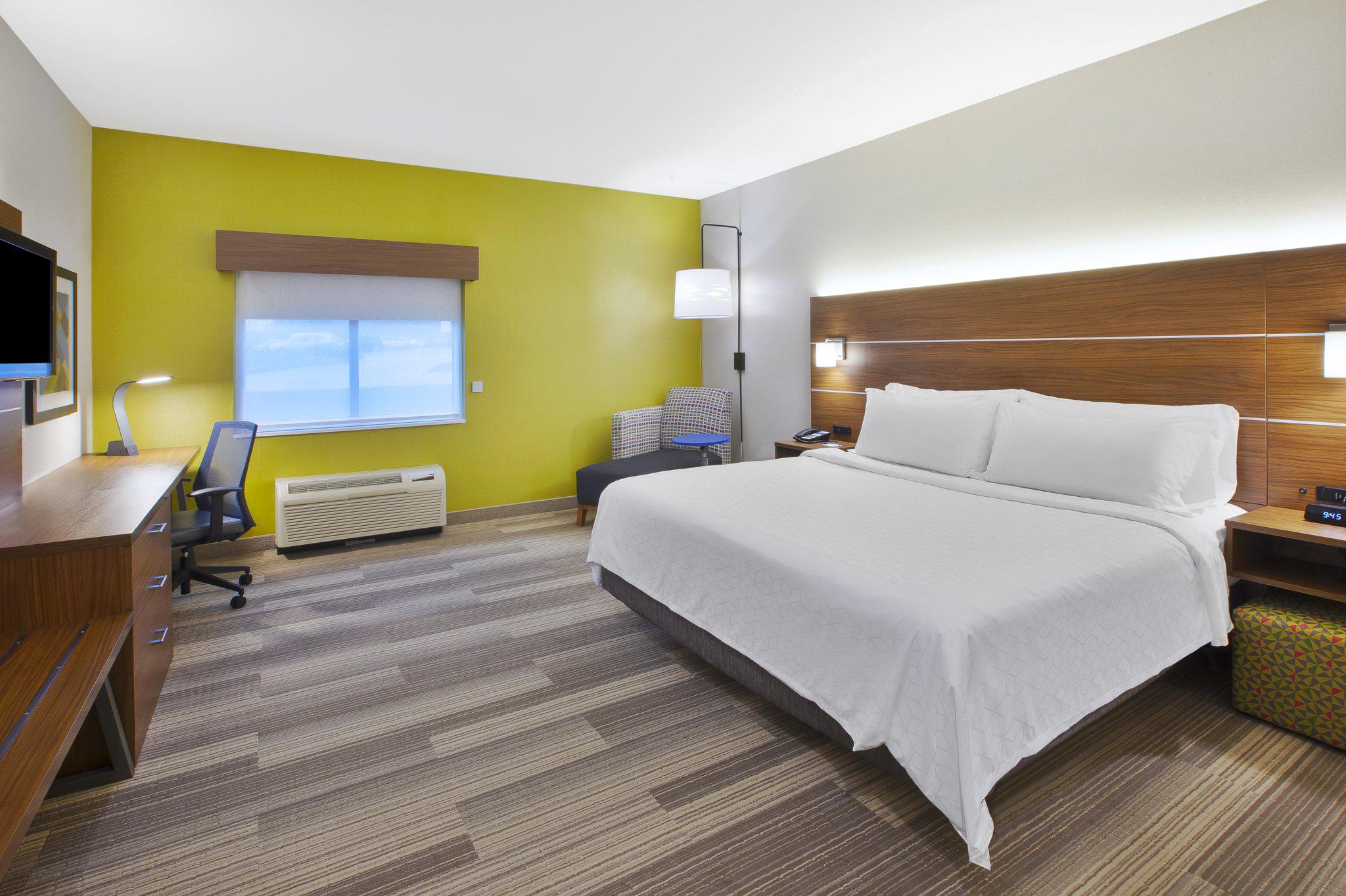 Holiday Inn Express & Suites Rochester-Victor Photo