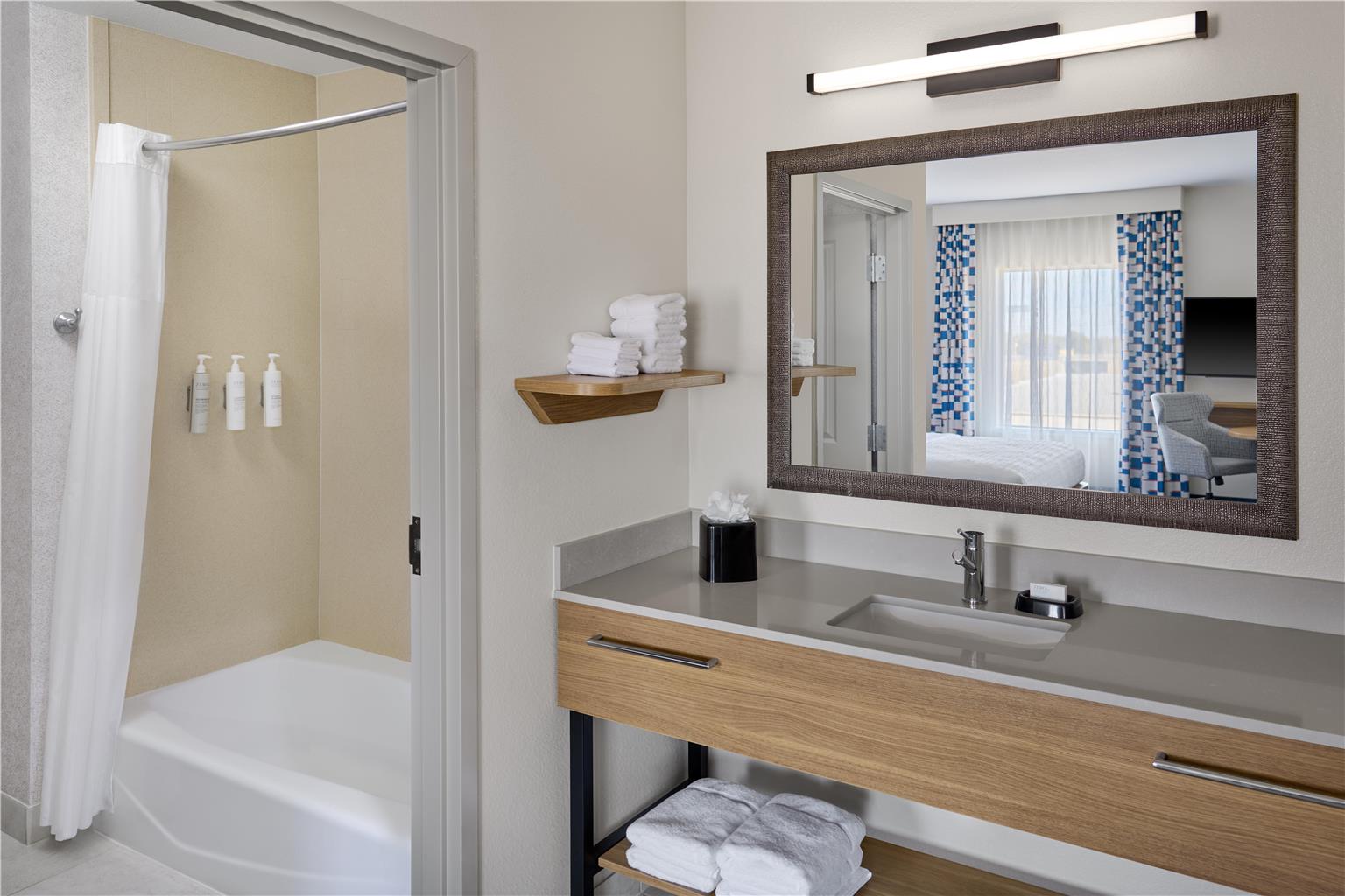 Hampton Inn Vernon Image