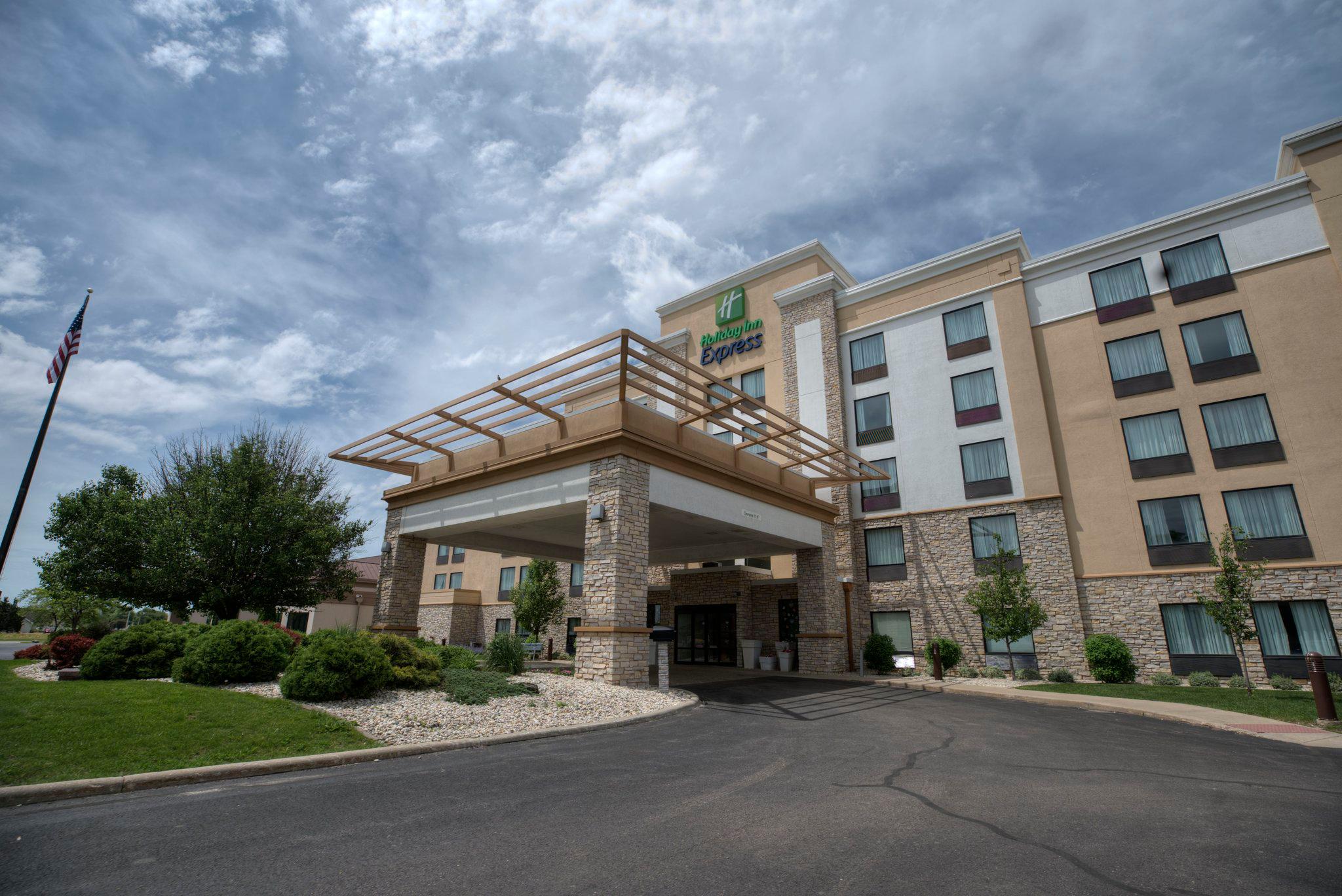 Holiday Inn Express Janesville-I-90 & US Hwy 14 Photo