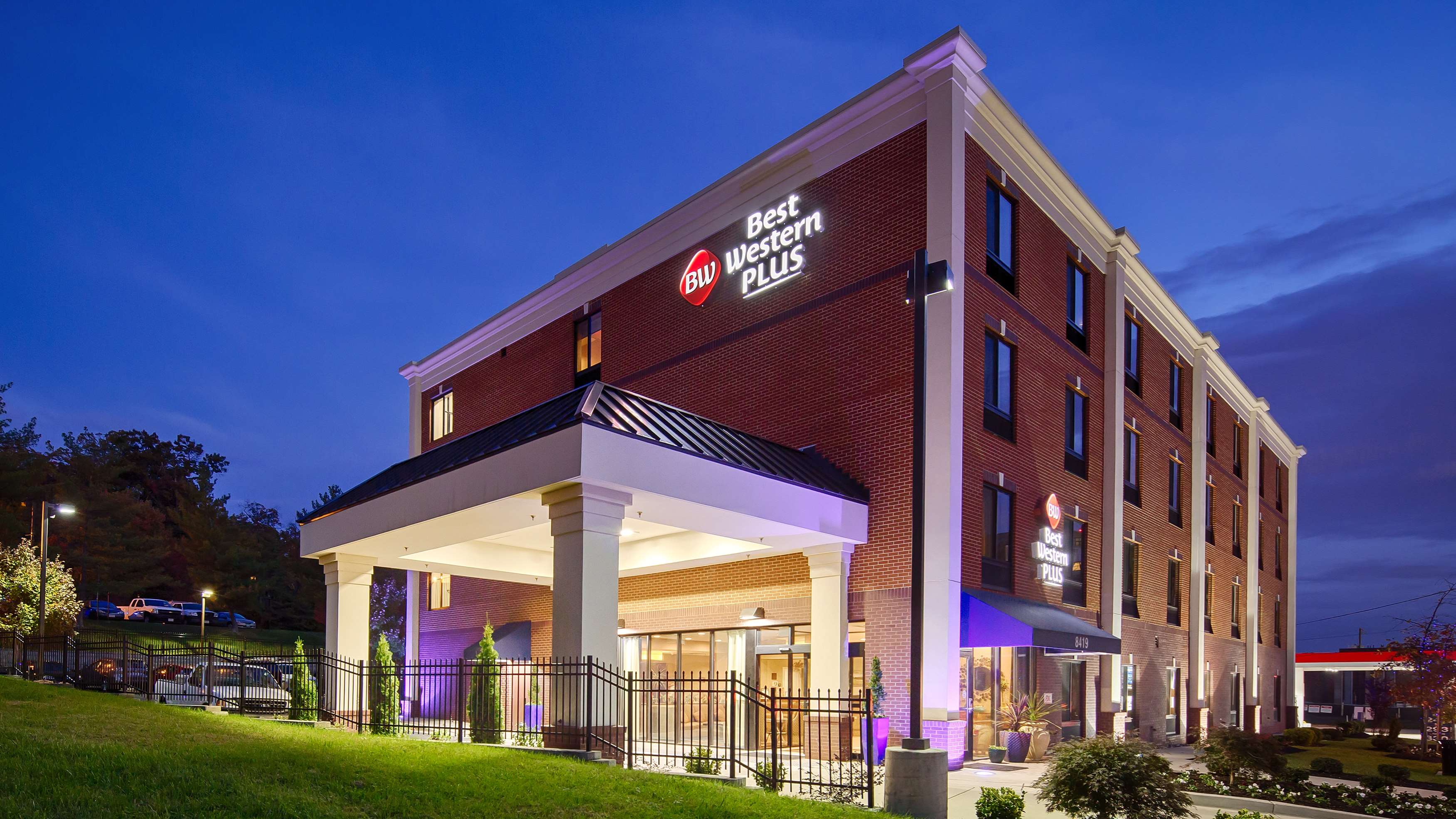 Best Western Plus College Park Hotel Photo