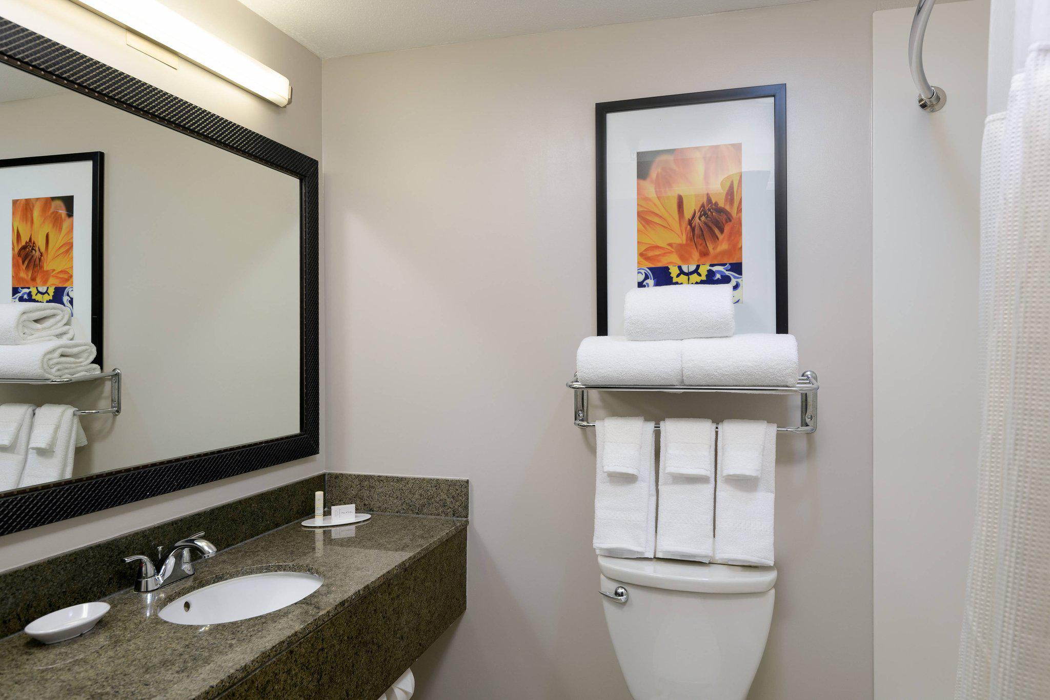 Fairfield Inn & Suites by Marriott San Diego Old Town Photo