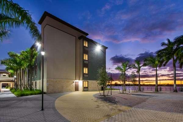 WoodSpring Suites Miramar Image