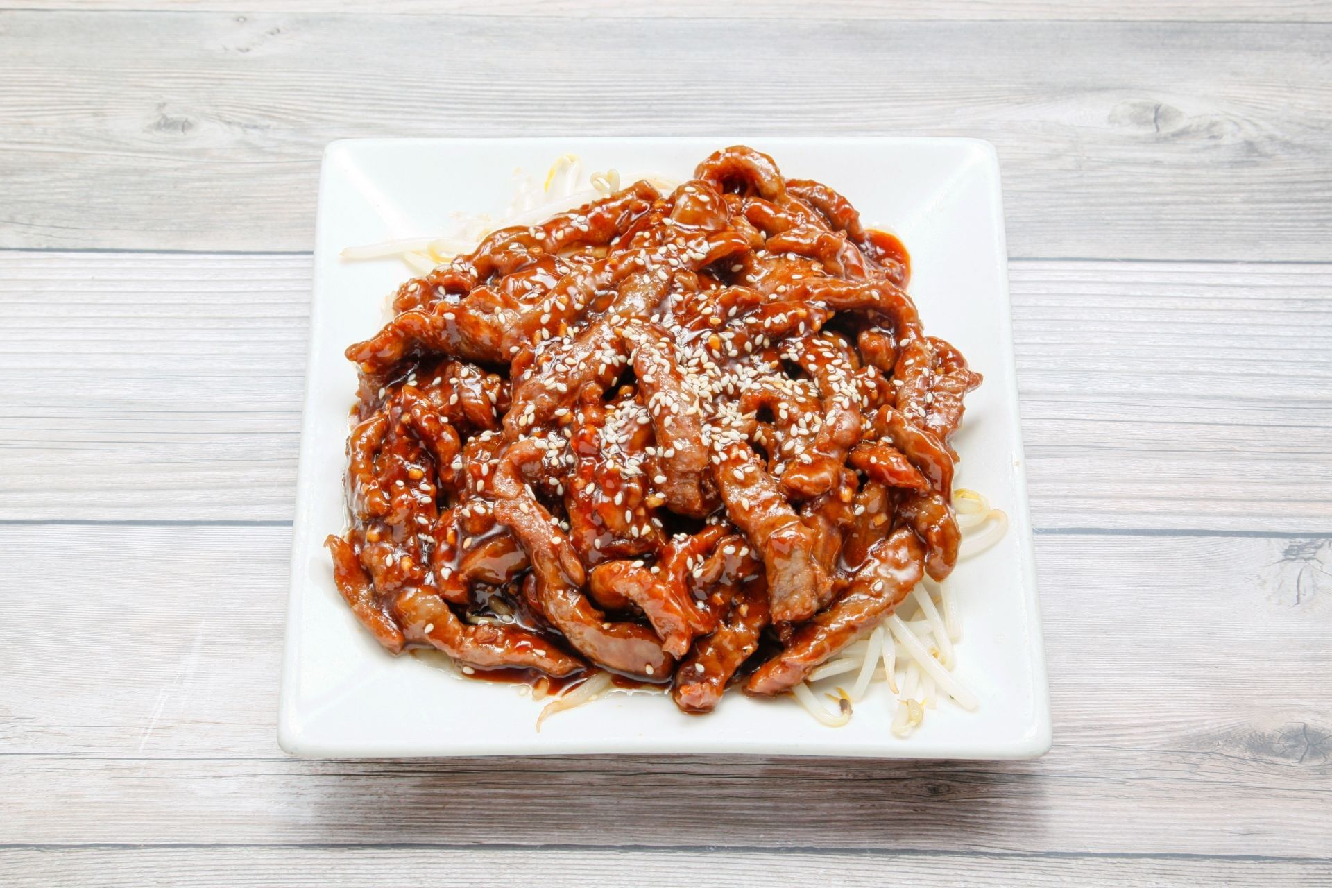 Sesame beef (lunch) / 芝麻牛肉(午)