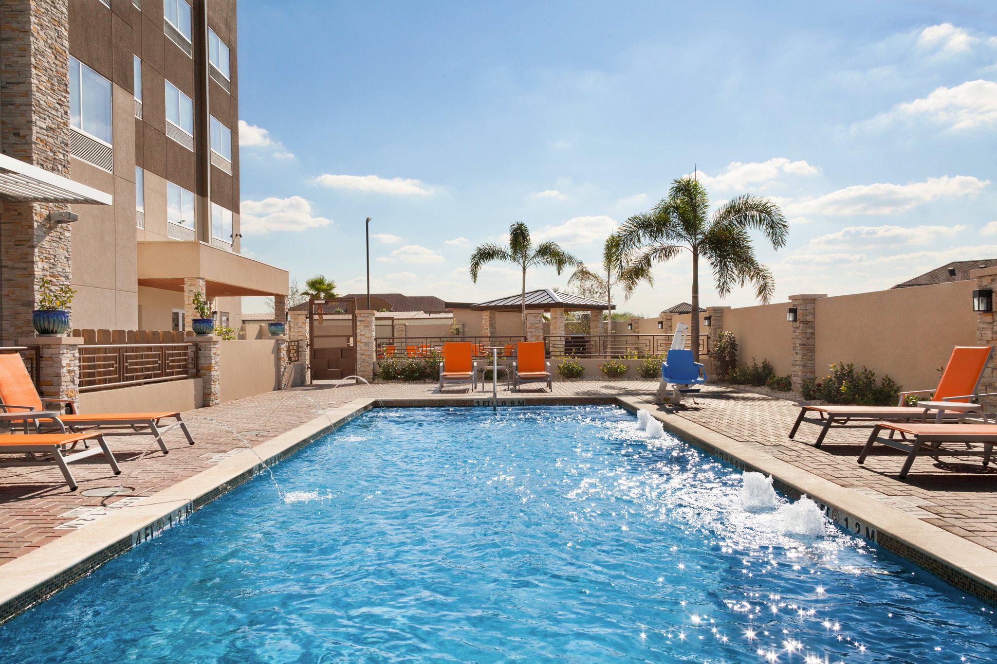 Holiday Inn Express & Suites Edinburg-McAllen Area Photo