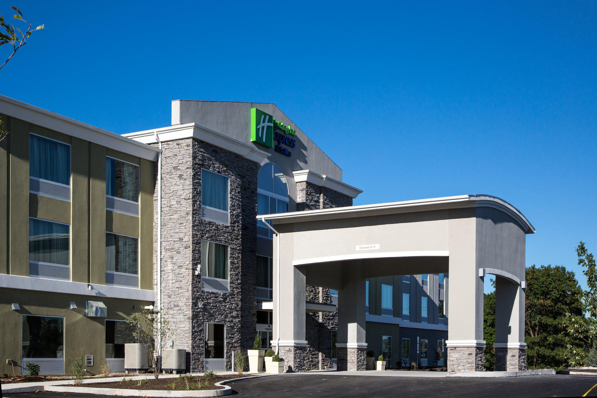 Holiday Inn Express & Suites Carlisle - Harrisburg Area Photo