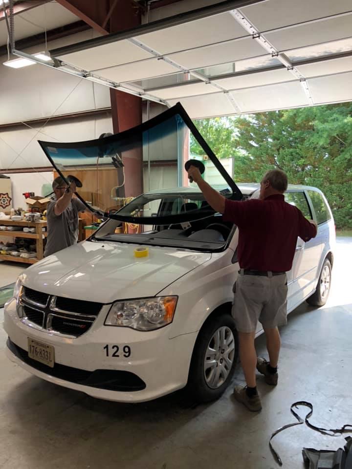 Powhatan Collision and Glass LLC Image